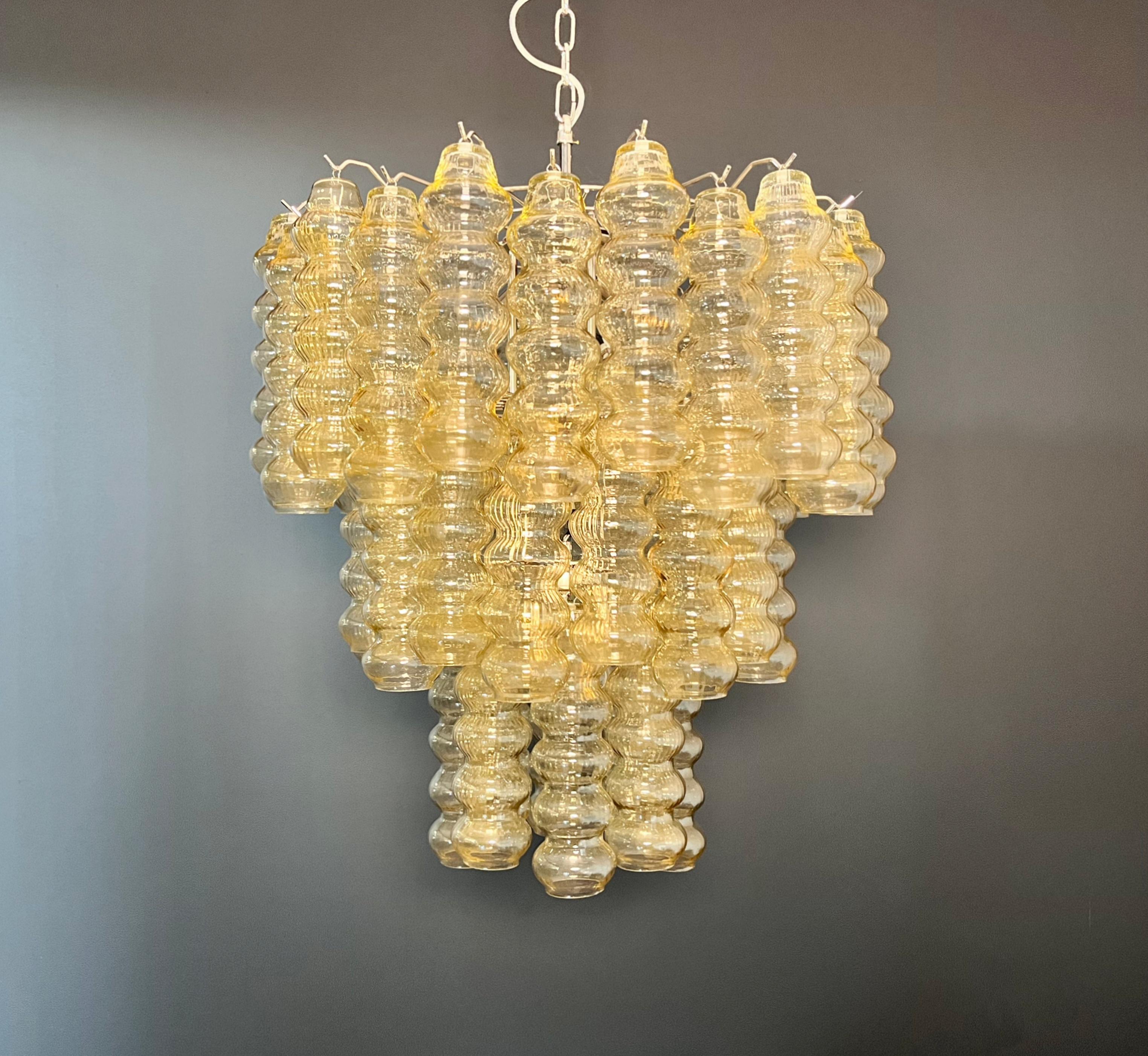 Dreistöckiger Kronleuchter aus Murano-Glas - 48 klare bernsteinfarbene Gläser (Verzinkt) im Angebot