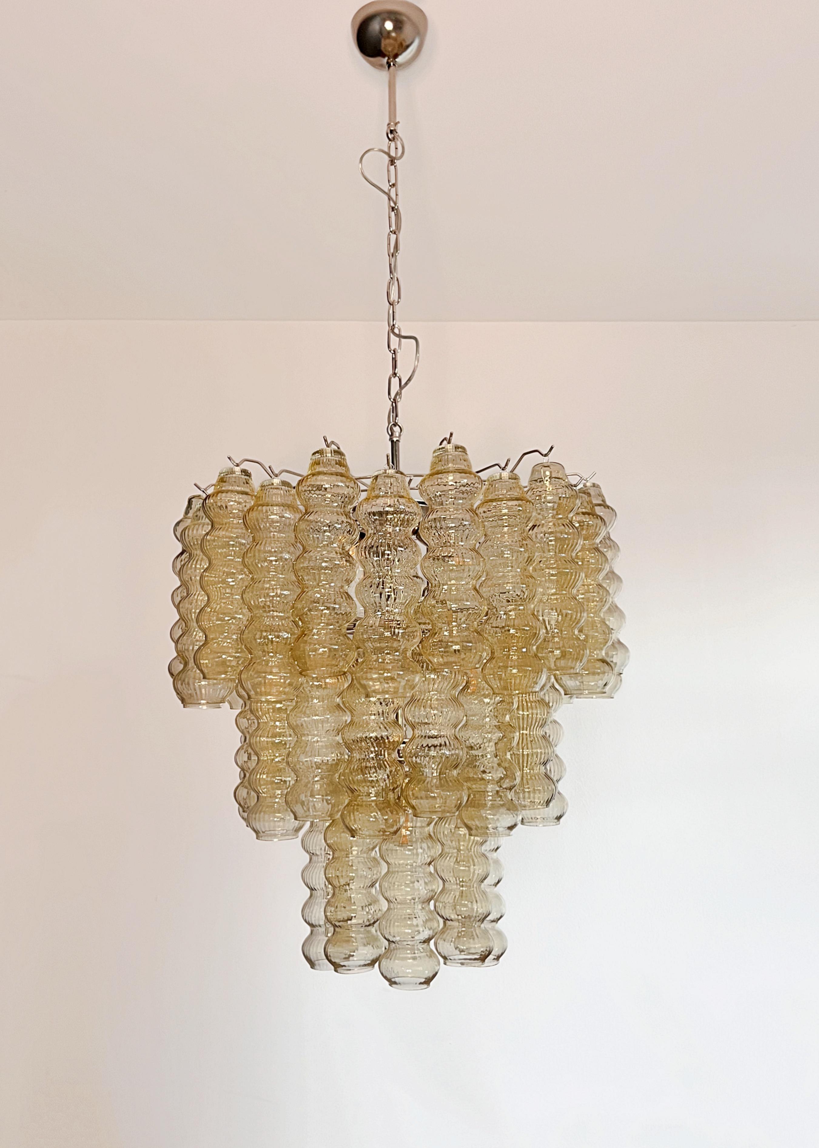 Dreistöckiger Kronleuchter aus Murano-Glas - 48 klare bernsteinfarbene Gläser im Angebot 1