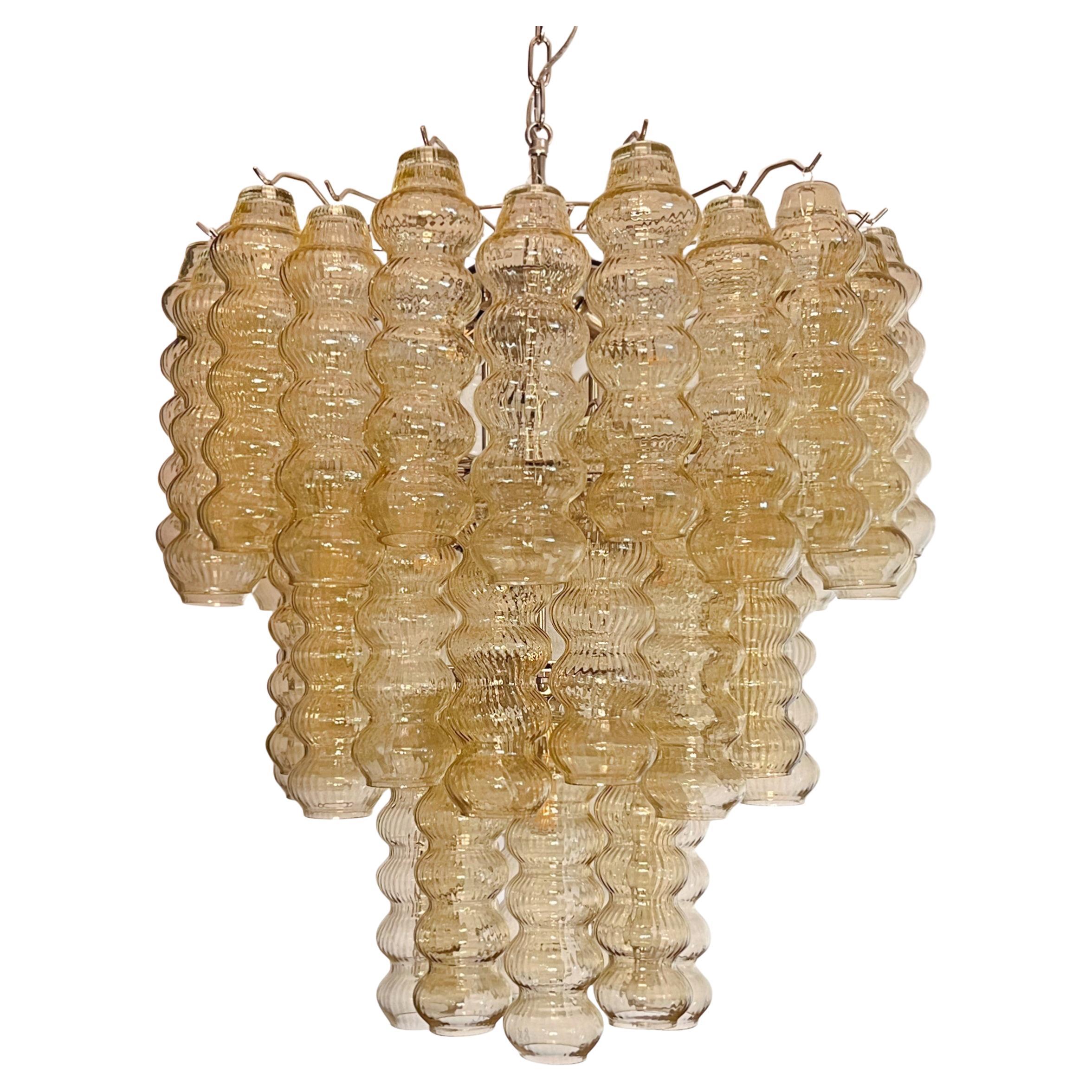 Dreistöckiger Kronleuchter aus Murano-Glas - 48 klare bernsteinfarbene Gläser im Angebot