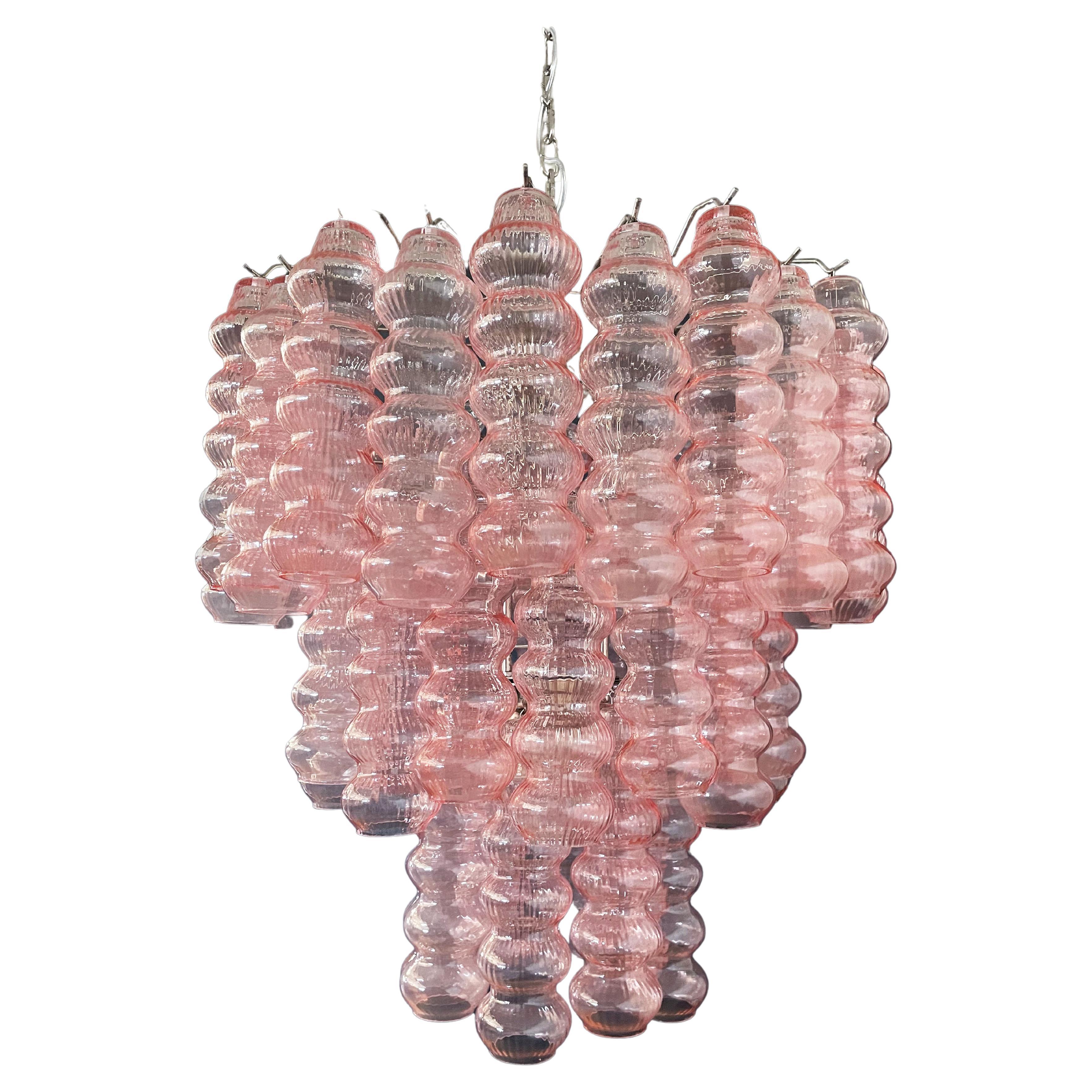 Dreistöckiger Muranoglas-Röhren-Kronleuchter, 48 rosa Gläser