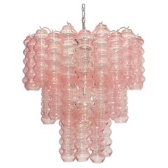 Lampadario a tubo in vetro di Murano a tre piani, 48 bicchieri rosa