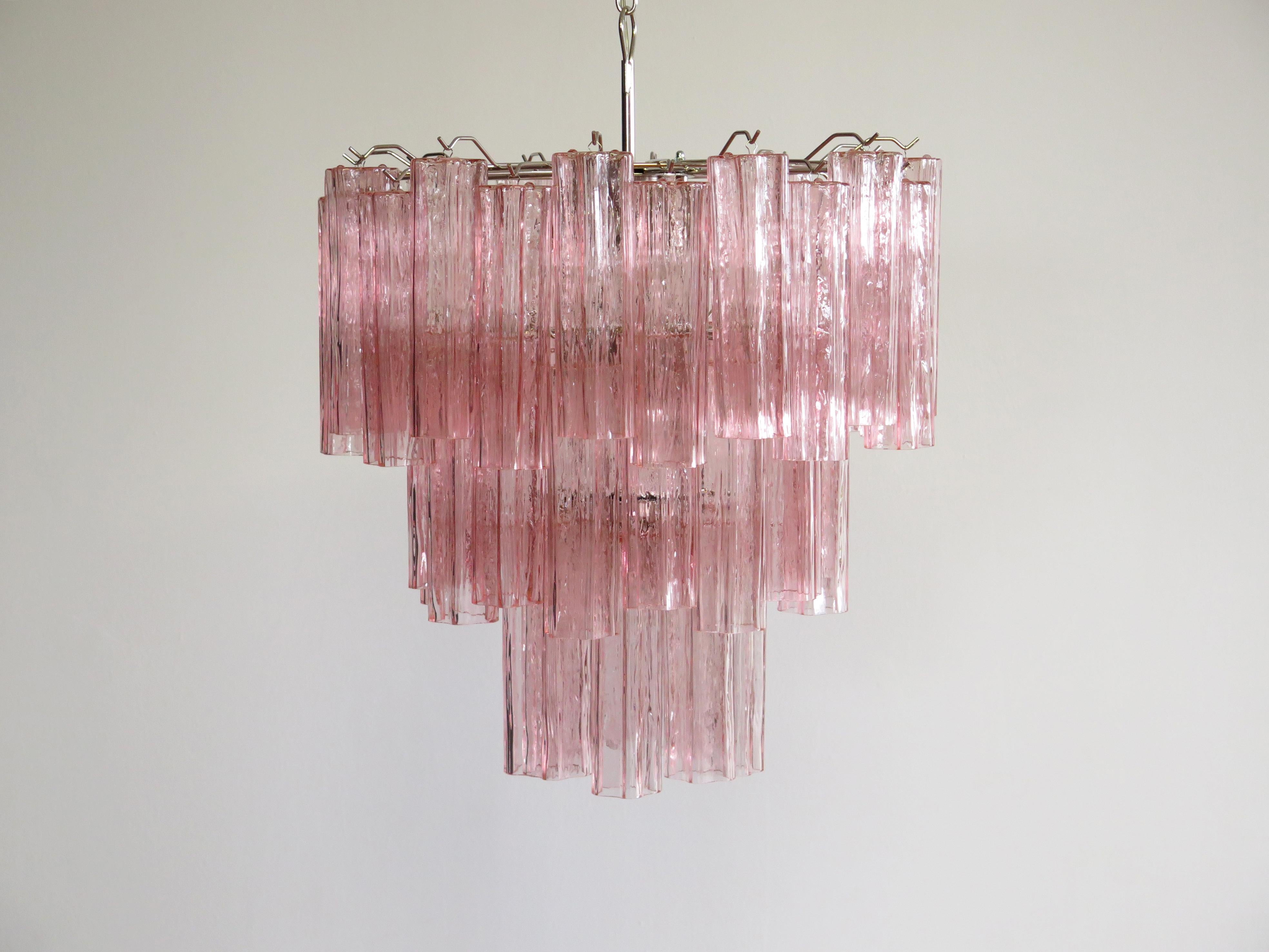 Italian vintage chandelier in Murano glass and nickel-plated metal structure. The armor polished nickel supports 48 large pink glass tubes in a star shape. The glasses have a beautiful color, object of rare beauty.
Period: 1980s
Dimensions: 55.10
