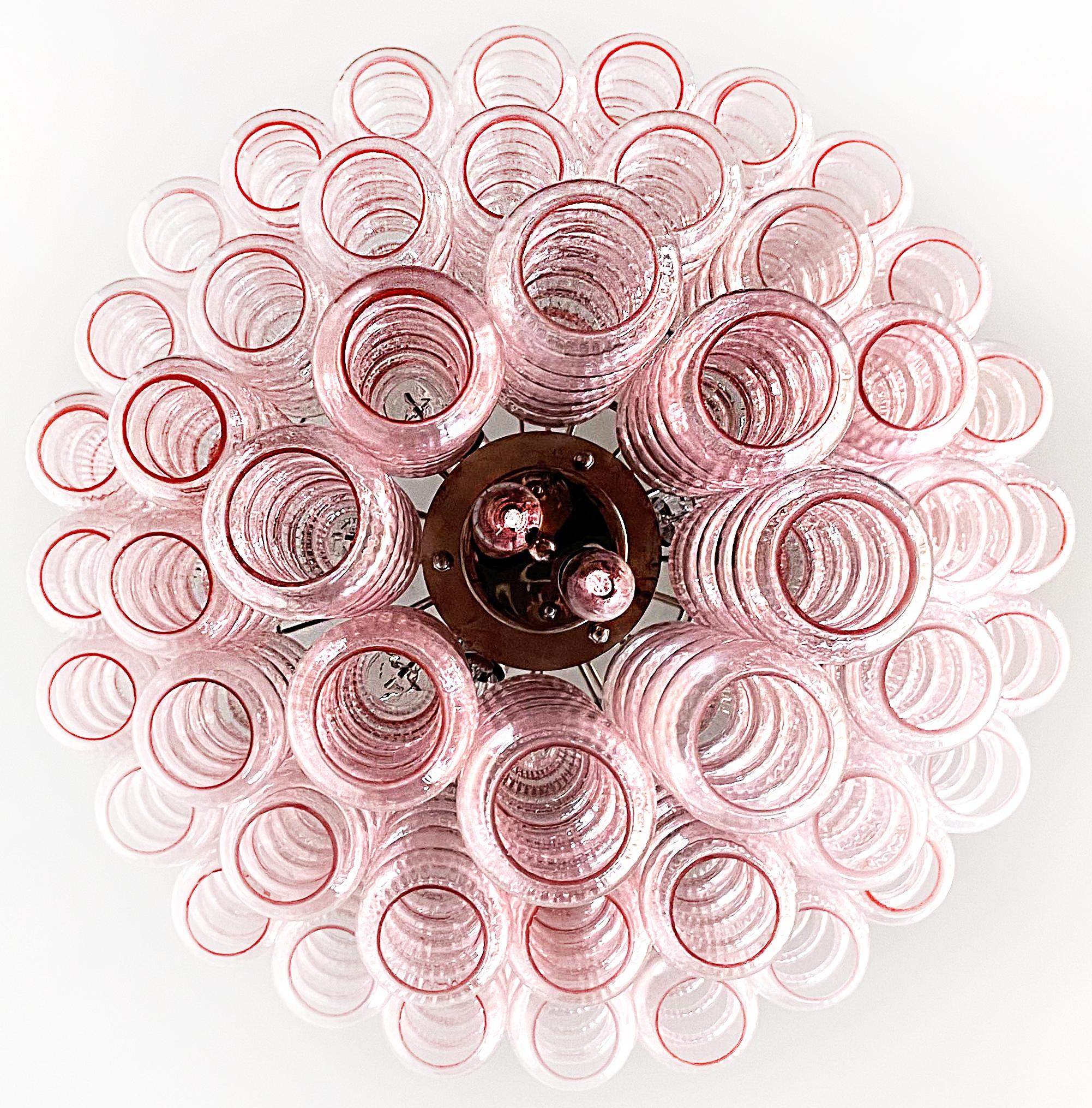 Dreistöckige Murano Glasröhren-Kronleuchter, 48 rosa Gläser (20. Jahrhundert) im Angebot