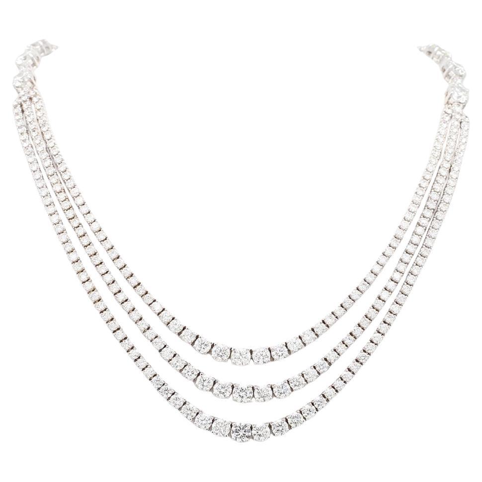 Collana a tre piani con diamanti rotondi e brillanti in vendita