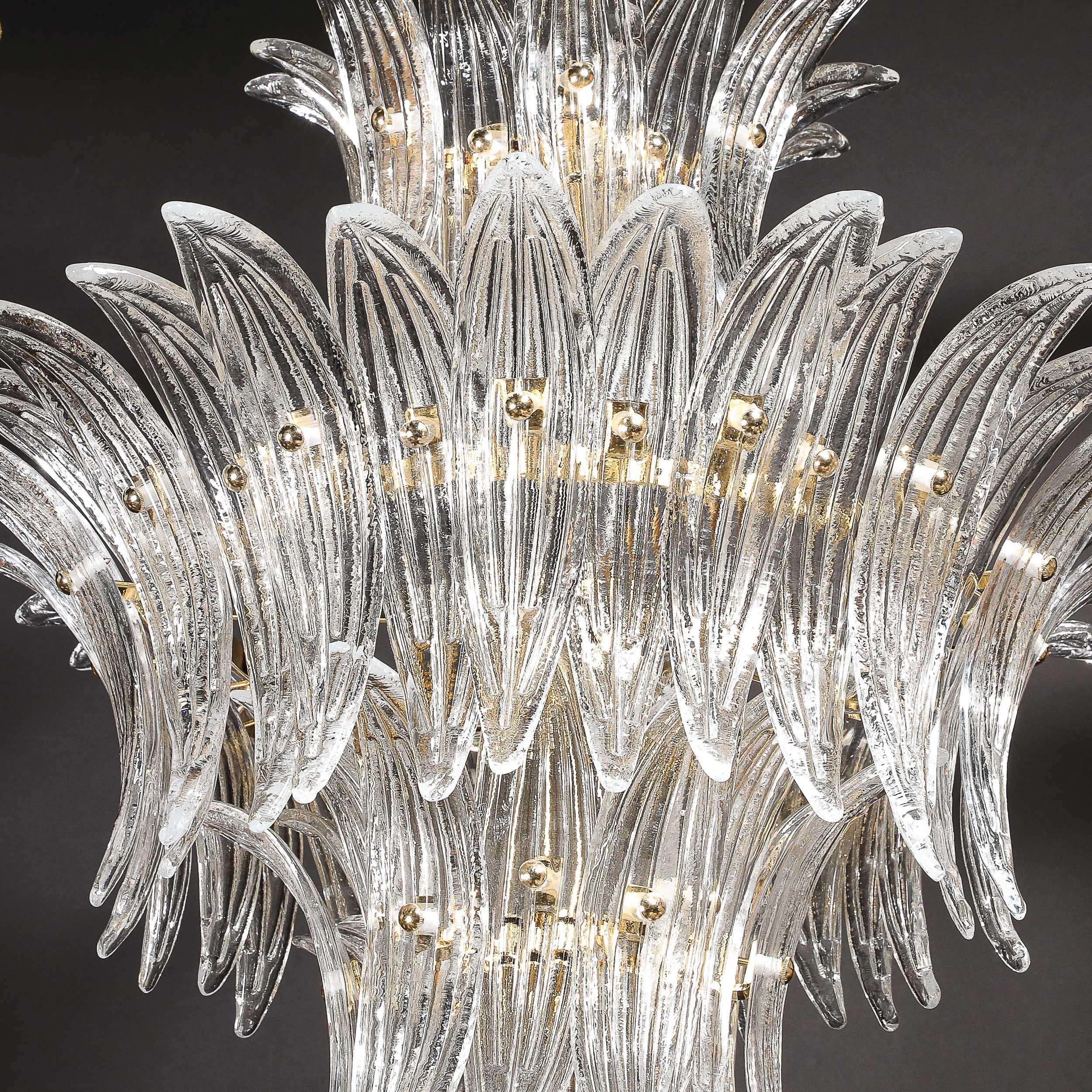 Italiano Lampadario Palma a tre piani in vetro di Murano trasparente soffiato a mano e finiture in ottone in vendita