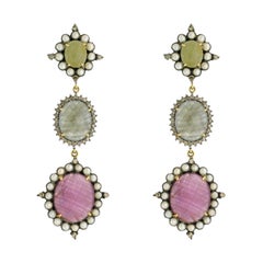 Dreistufige Ohrringe mit mehrfarbigem Saphir, Perlen, Diamanten in Silber und Gold