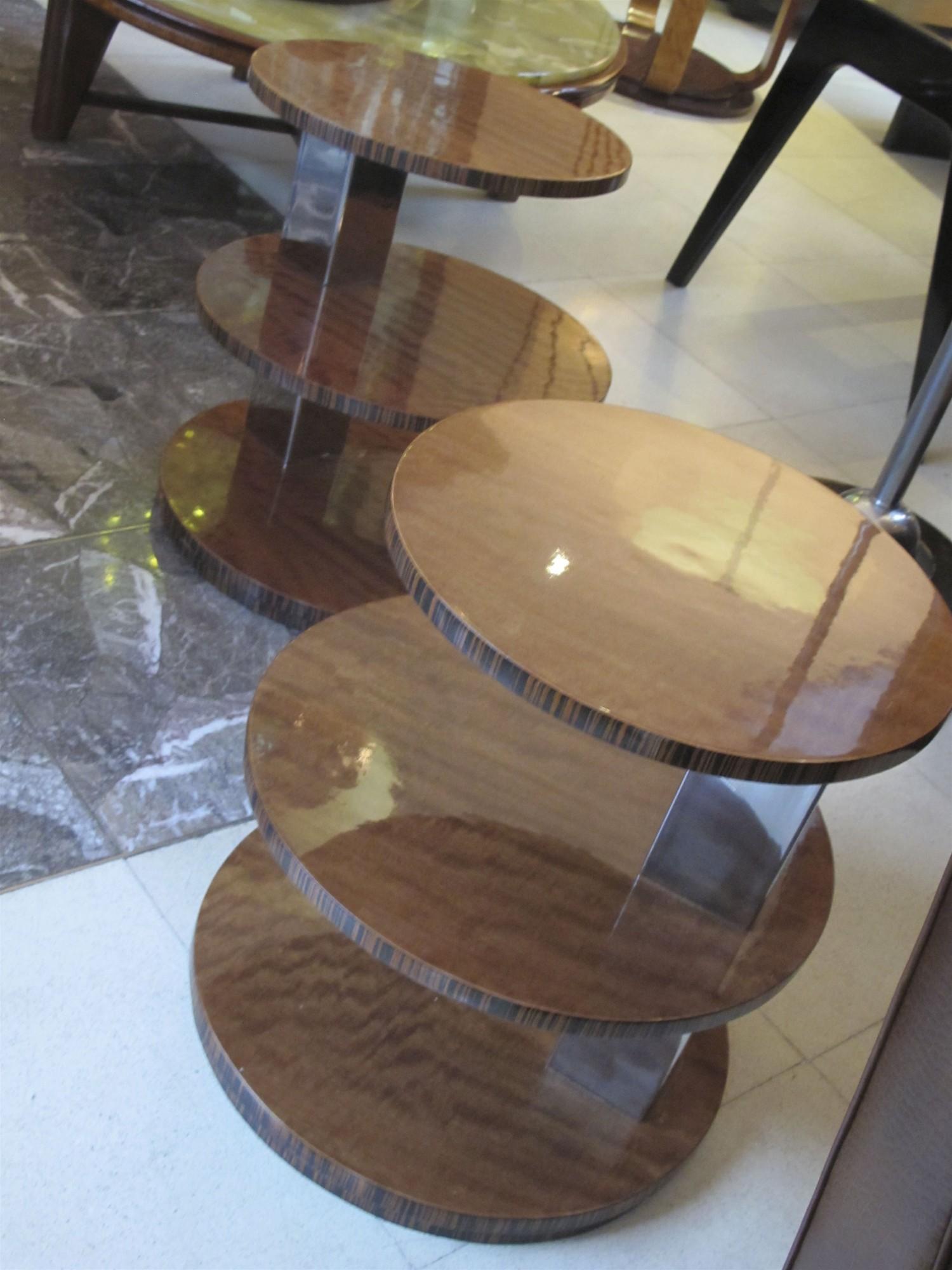 Milieu du XXe siècle Table à trois niveaux « Attribuée au Bauhaus » allemande en vente