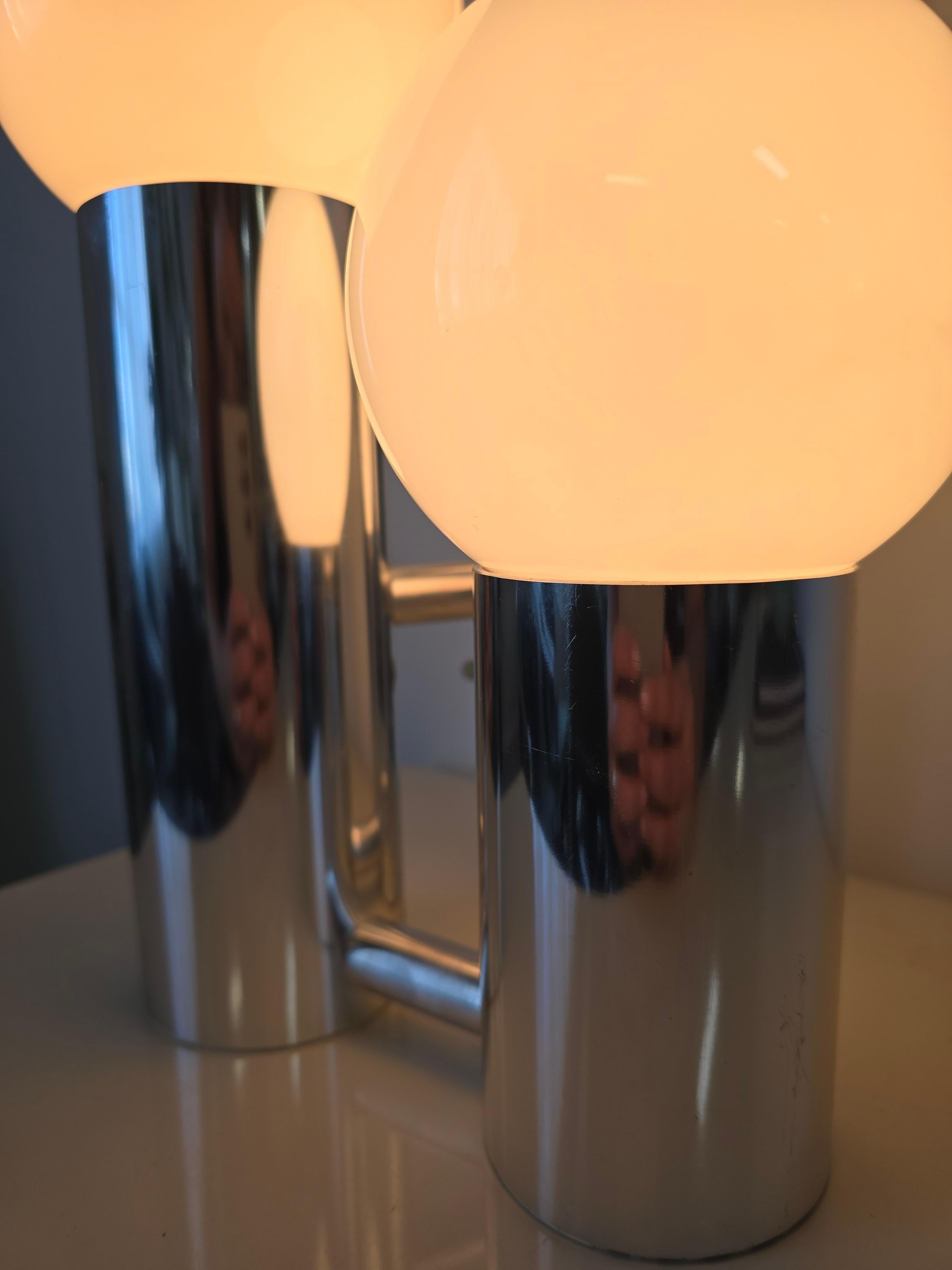 Three Tier Tubular Chrome 1970s Table Lamp In Good Condition In Toronto, ON