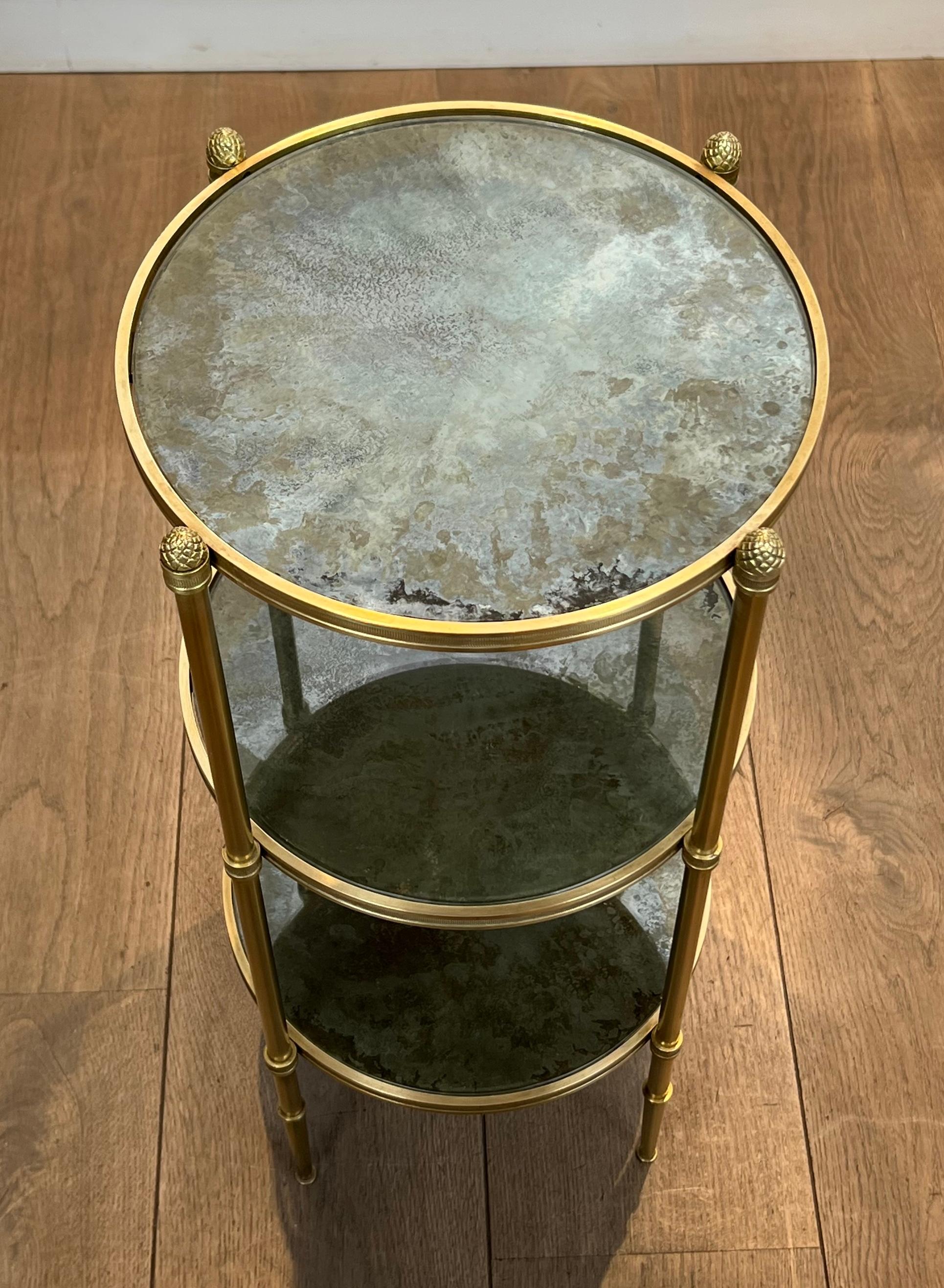 Three Tiers Round Gueridon with Eglomized Mirror Tops by Maison Baguès In Good Condition For Sale In Marcq-en-Barœul, Hauts-de-France