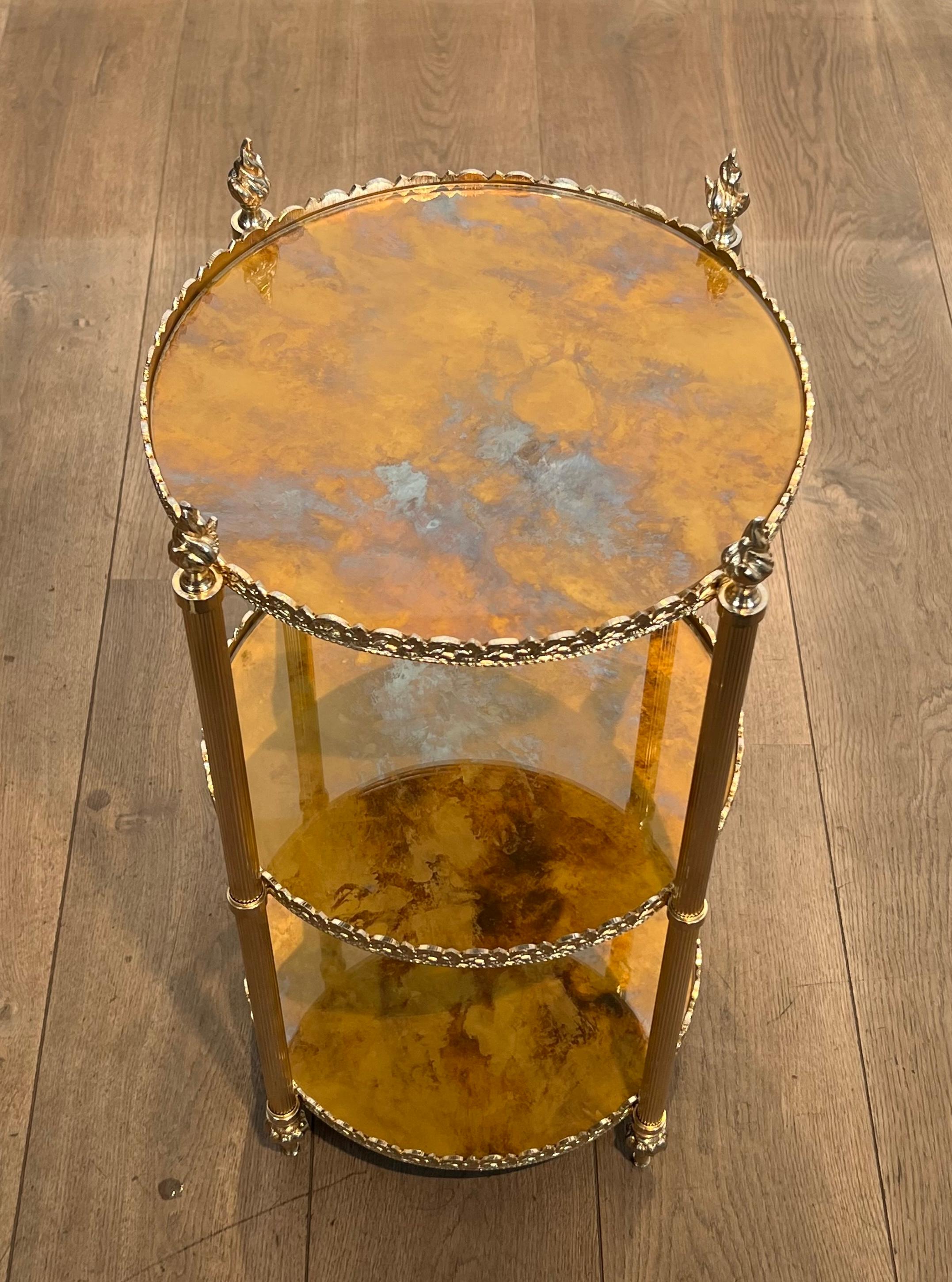 Guéridon rond à trois étages avec dessus en miroir églomisé par Maison Jansen en vente 6