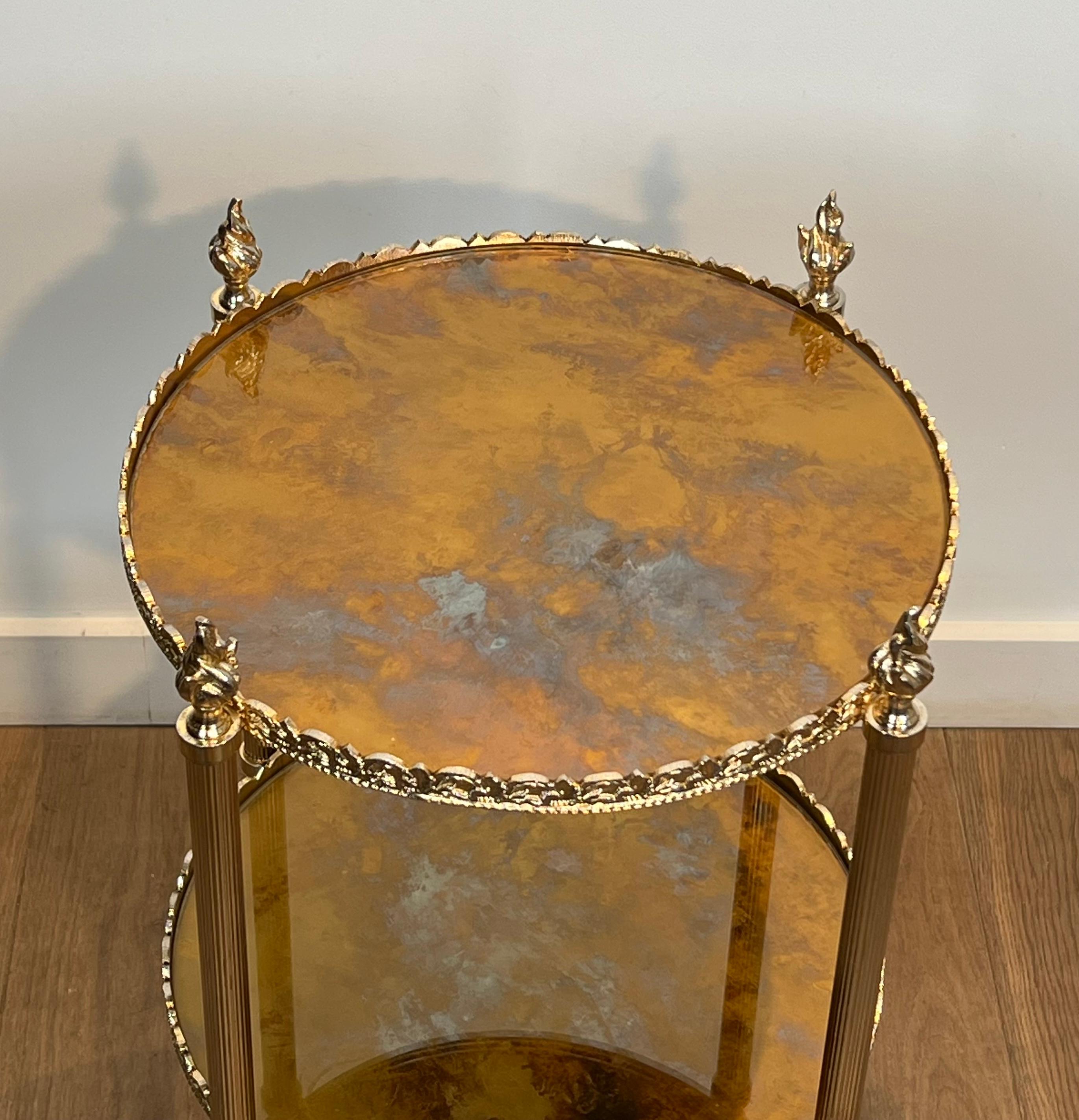 Guéridon rond à trois étages avec dessus en miroir églomisé par Maison Jansen en vente 7