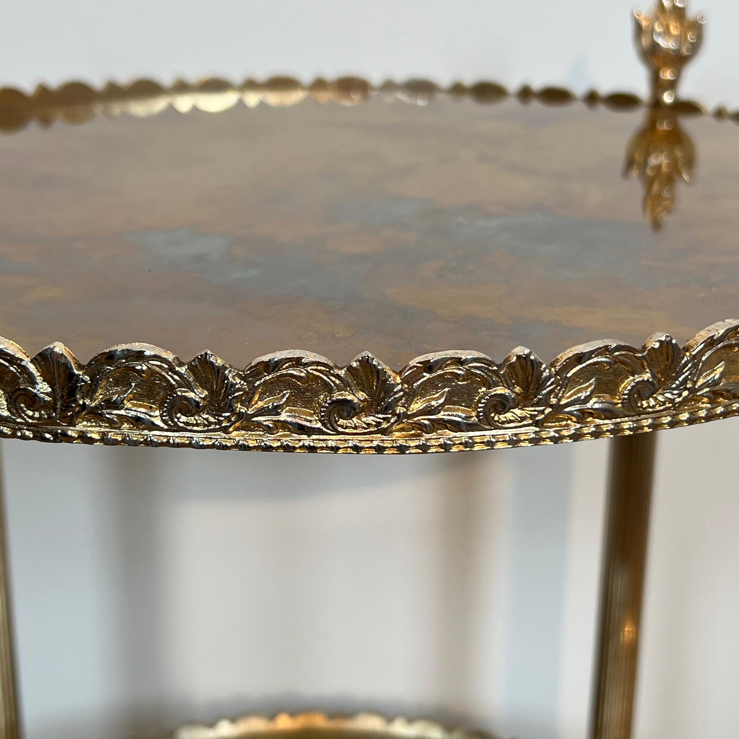 Guéridon rond à trois étages avec dessus en miroir églomisé par Maison Jansen en vente 10