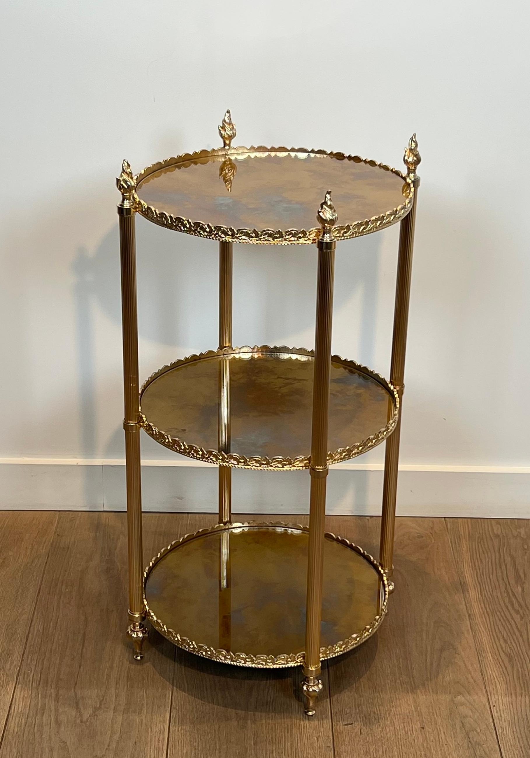 Guéridon rond à trois étages avec dessus en miroir églomisé par Maison Jansen en vente 13