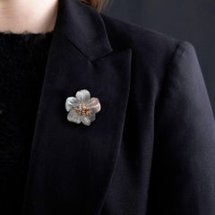 Pendentif broche florale en or trois tons Circa 1990