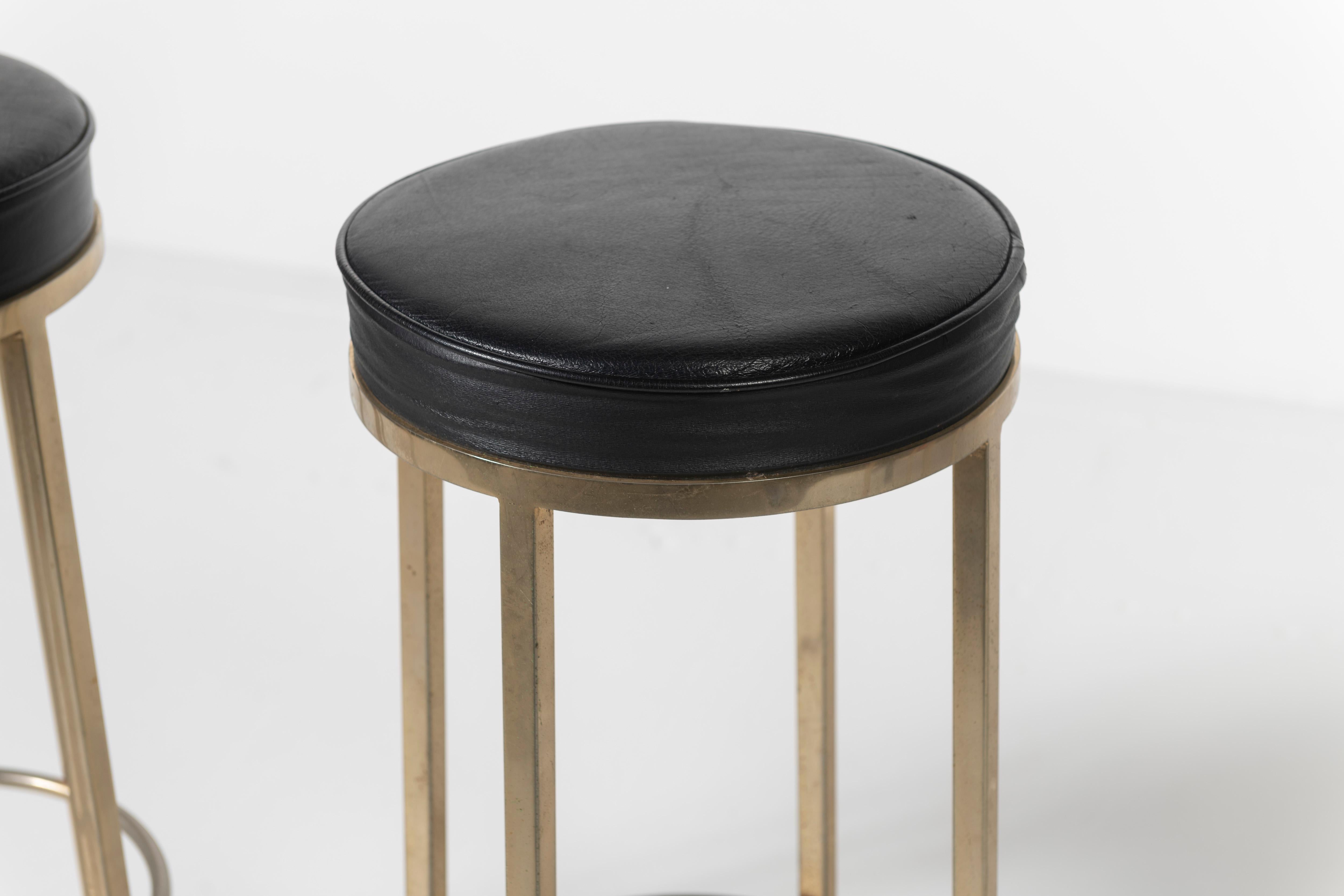Modern Three Vintage Black Leather Bar Stools with Metal Legs on Circular Support For Sale