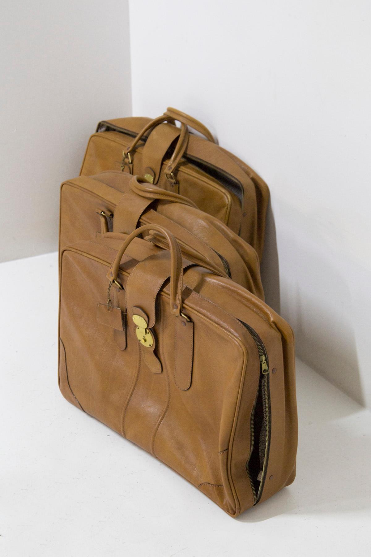 Three Vintage Camel Leather Suitcases Set In Good Condition For Sale In Milano, IT