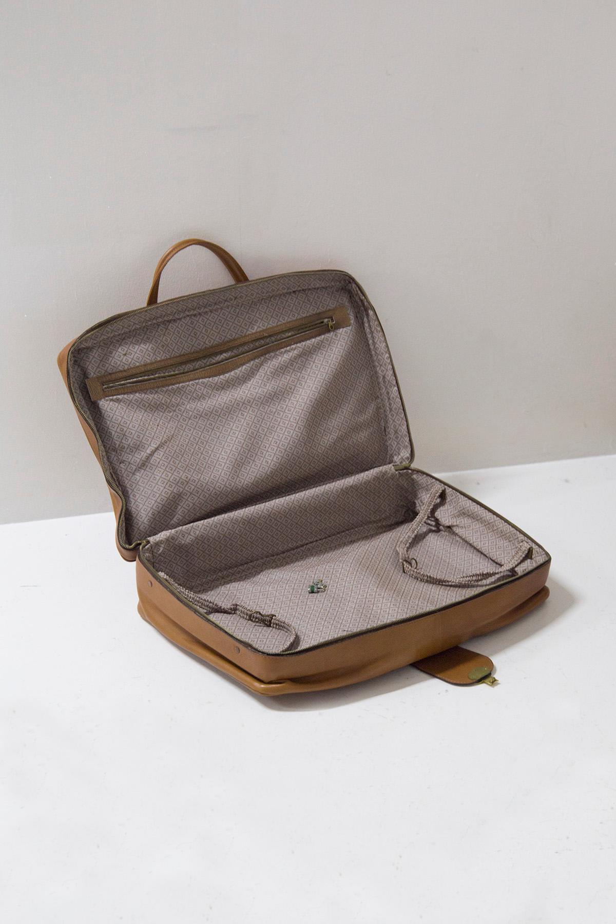 Women's or Men's Three Vintage Camel Leather Suitcases Set For Sale