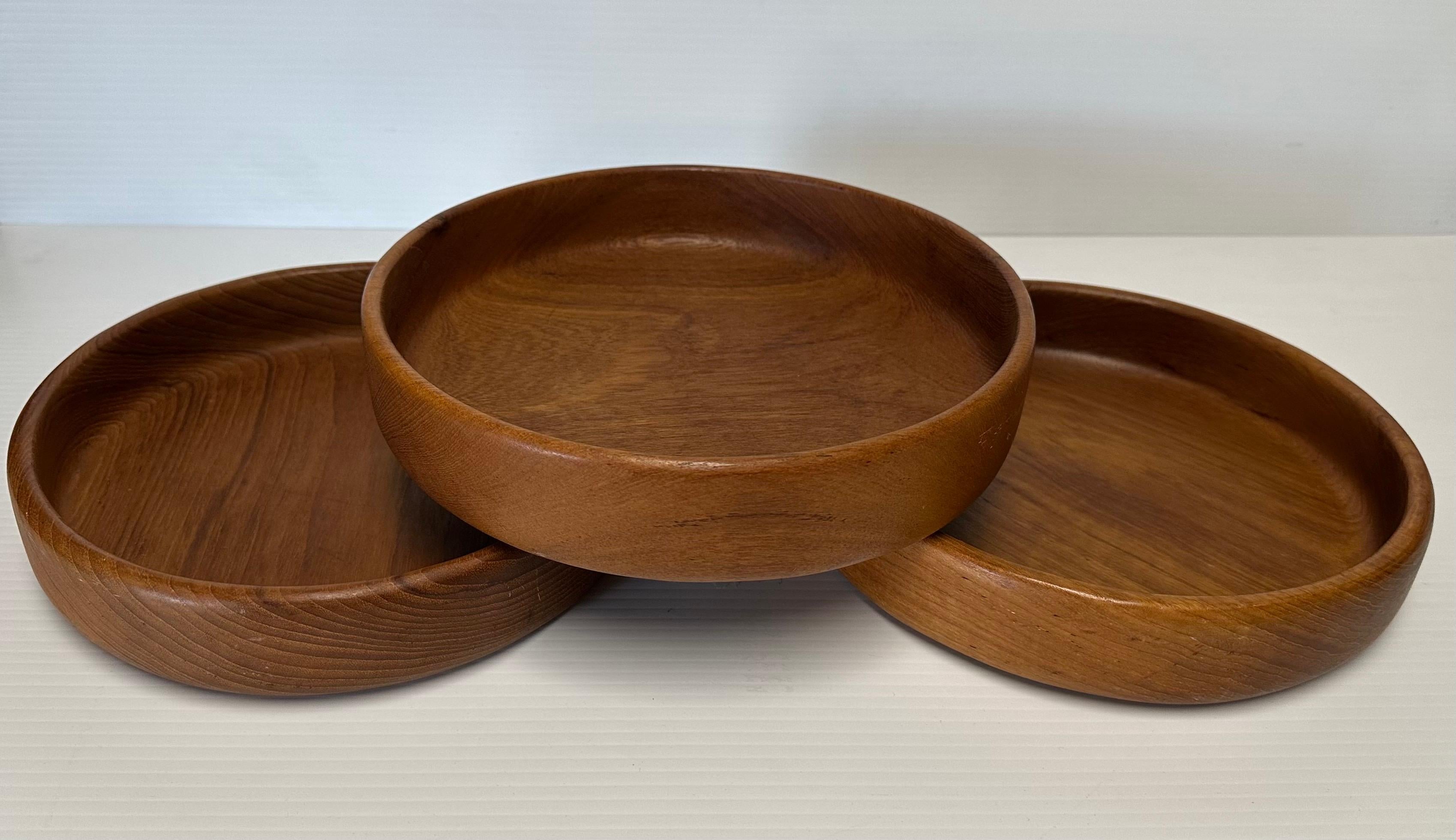 Three Vintage Danish Modern Teak Salad Bowls in the Style of Dansk For Sale 4