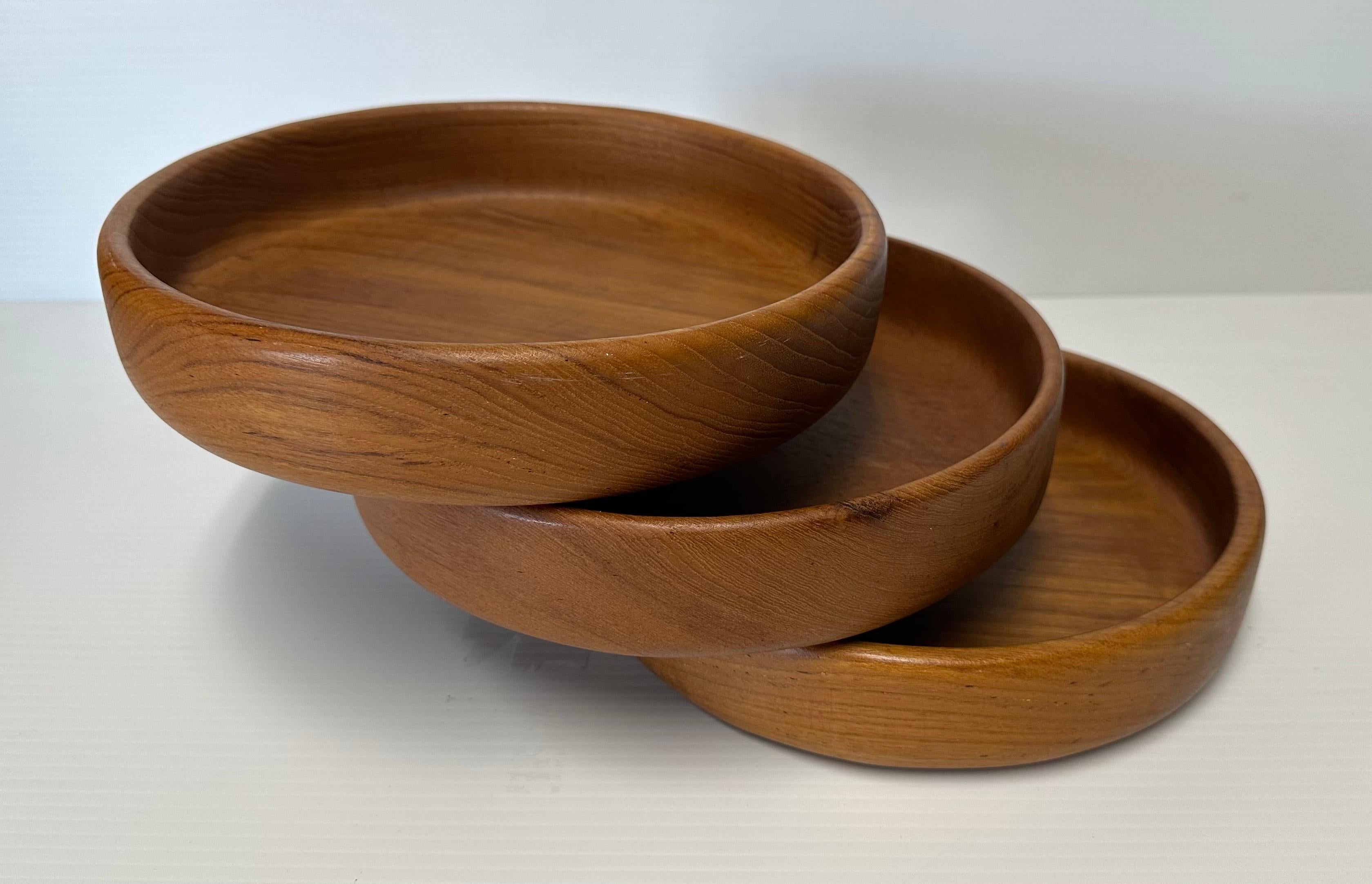 Three Vintage Danish Modern Teak Salad Bowls in the Style of Dansk For Sale 1