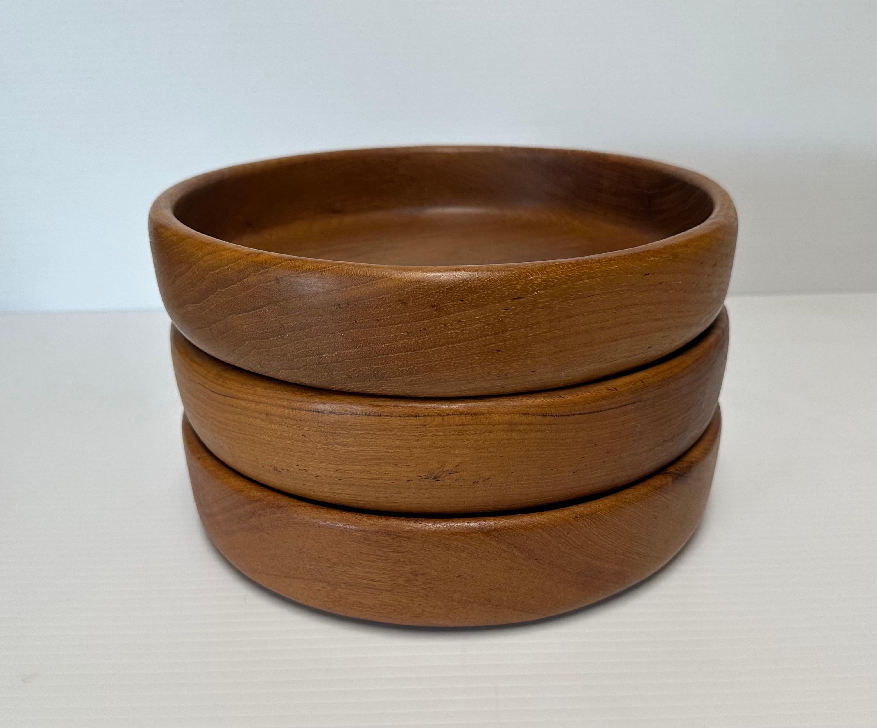 Three Vintage Danish Modern Teak Salad Bowls in the Style of Dansk For Sale 2