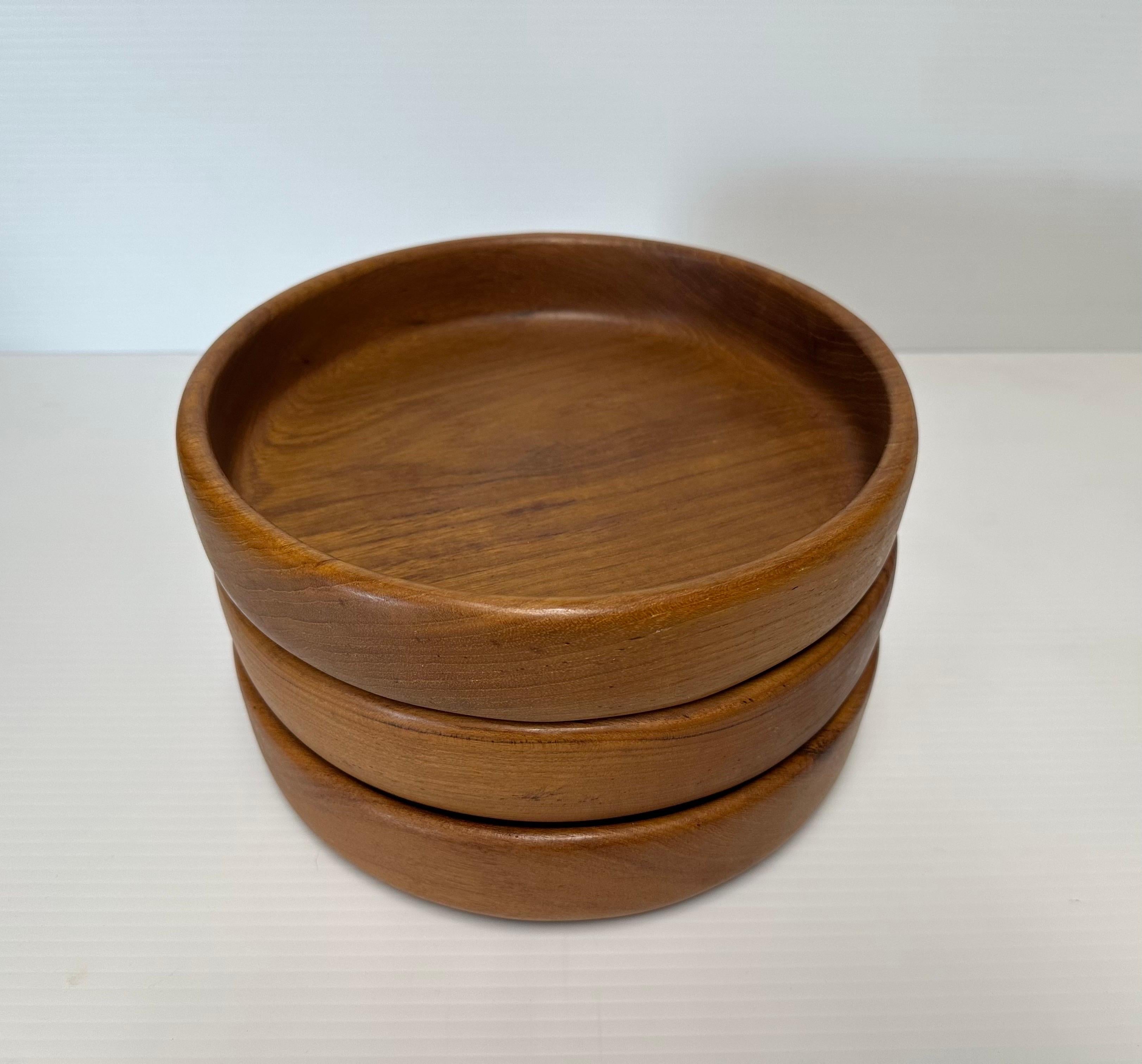 Three Vintage Danish Modern Teak Salad Bowls in the Style of Dansk For Sale 3