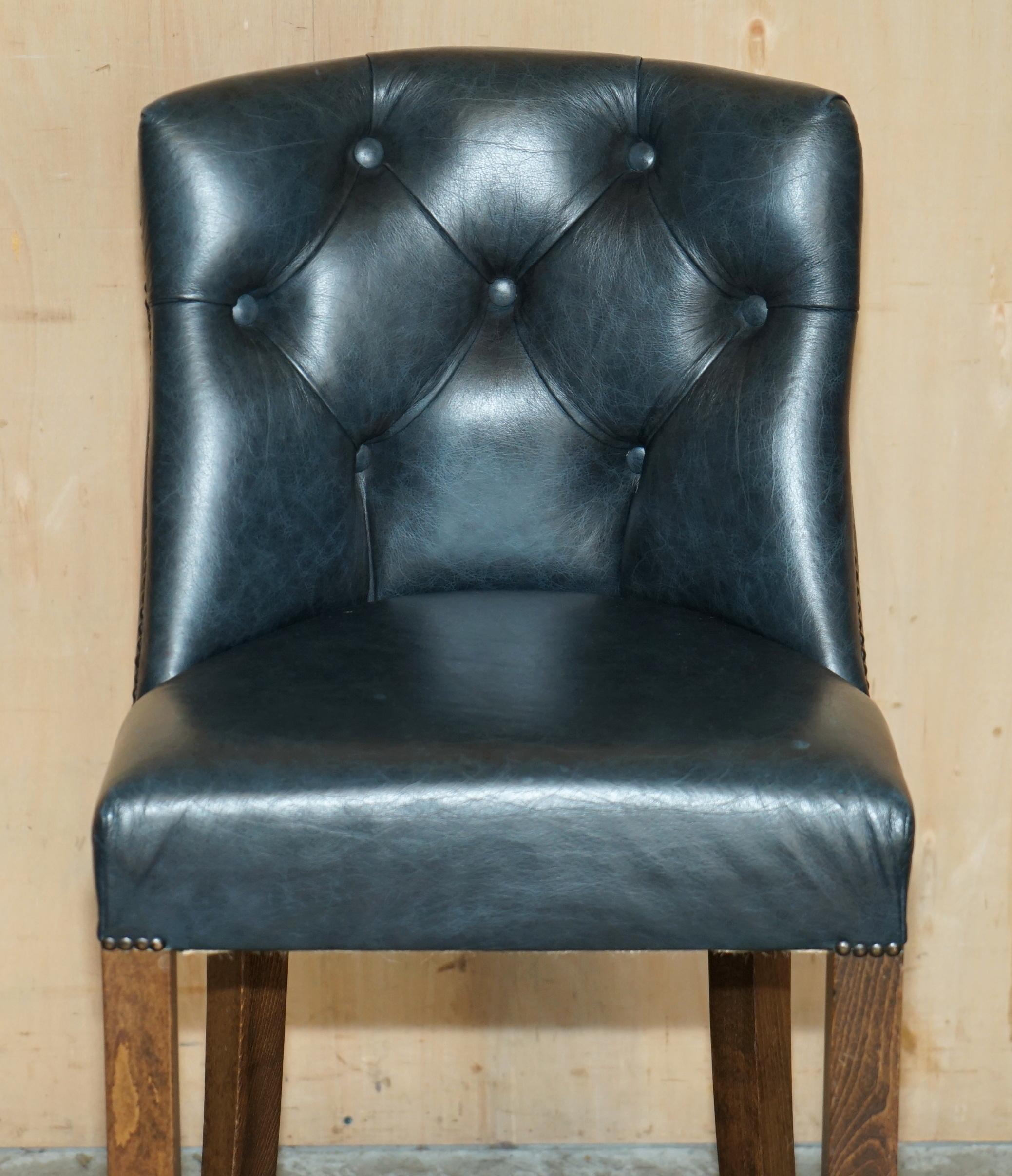 TRE SGABELLI DA CUCINA IN PELLE VERDE D'EPOCA CON TESSUTO DI CHEsterfield in vendita 6