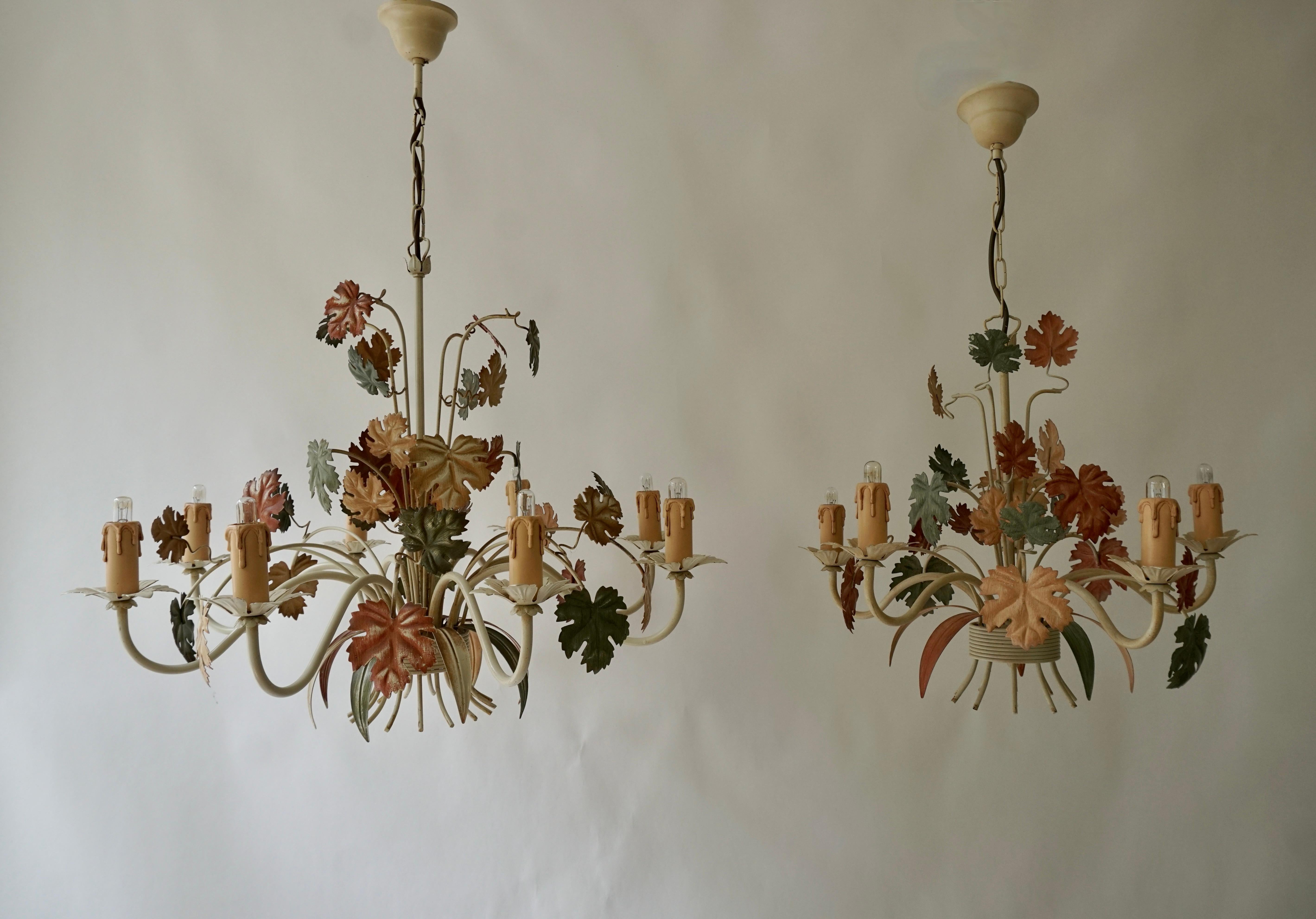Drei italienische Vintage-Blumenkronleuchter aus Zinn mit Blättern (Gemalt) im Angebot