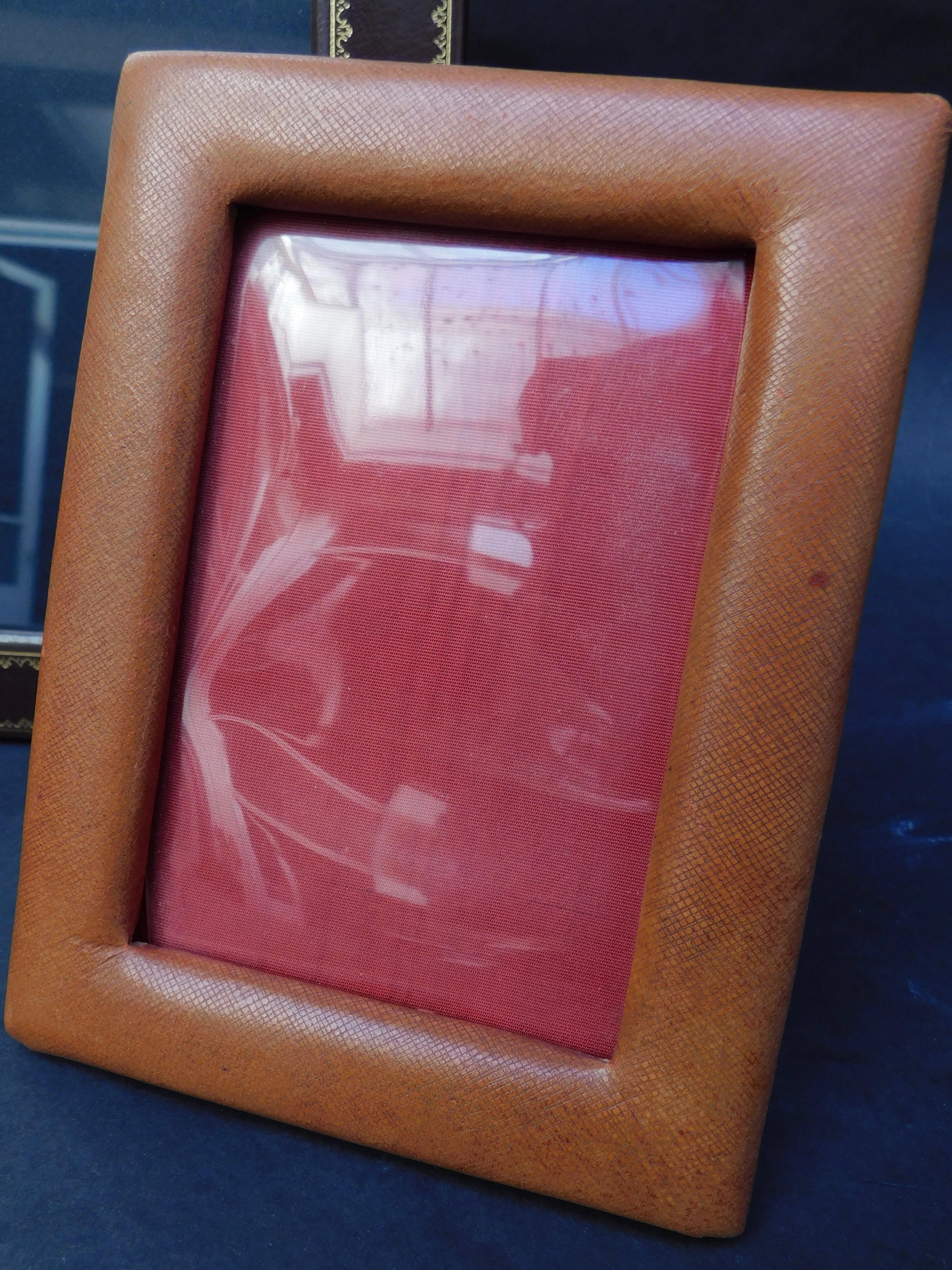 Three Vintage Leather Photo Frames In Fair Condition For Sale In Antwerp, BE