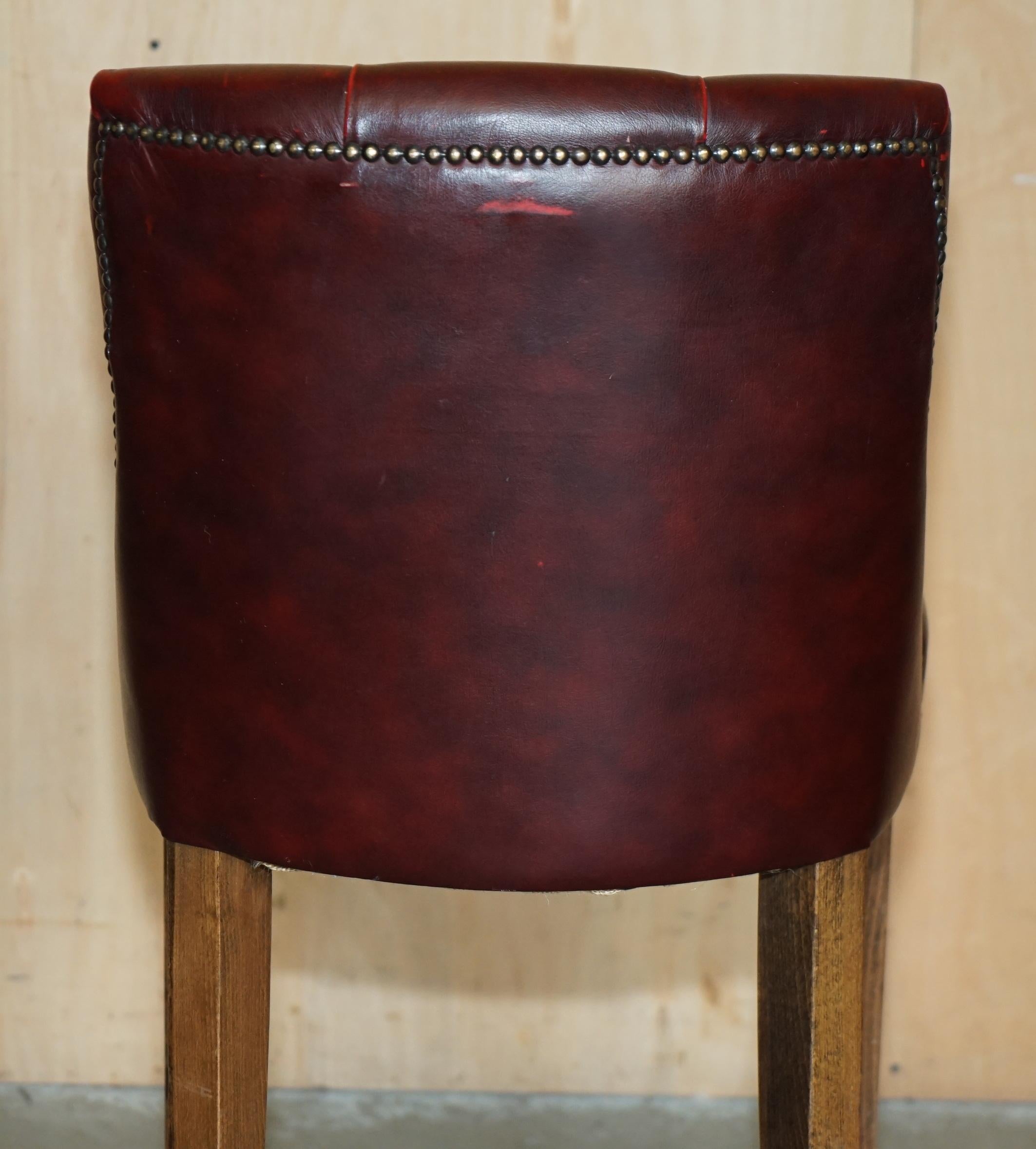 THREE VINTAGE OXBLOOD LEATHER CHESTERFIELD TUFTED KITCHEN DINER BAR STOOLs For Sale 2