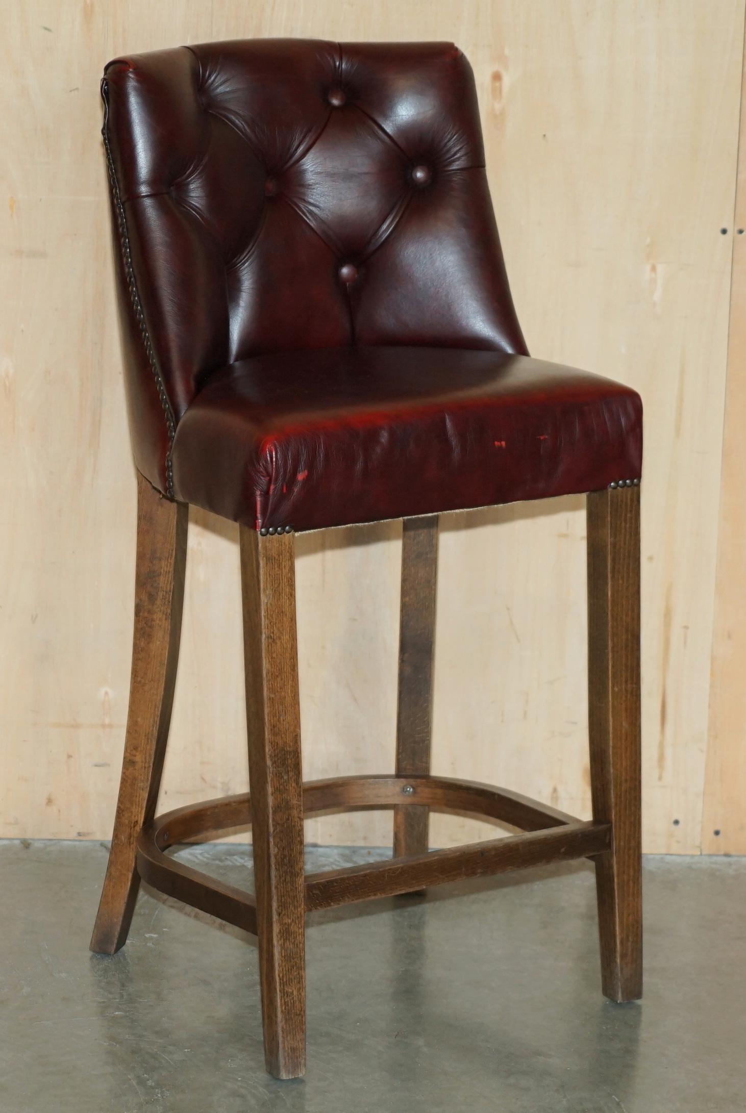 THREE VINTAGE OXBLOOD LEATHER CHESTERFIELD TUFTED KITCHEN DINER BAR STOOLs For Sale 8