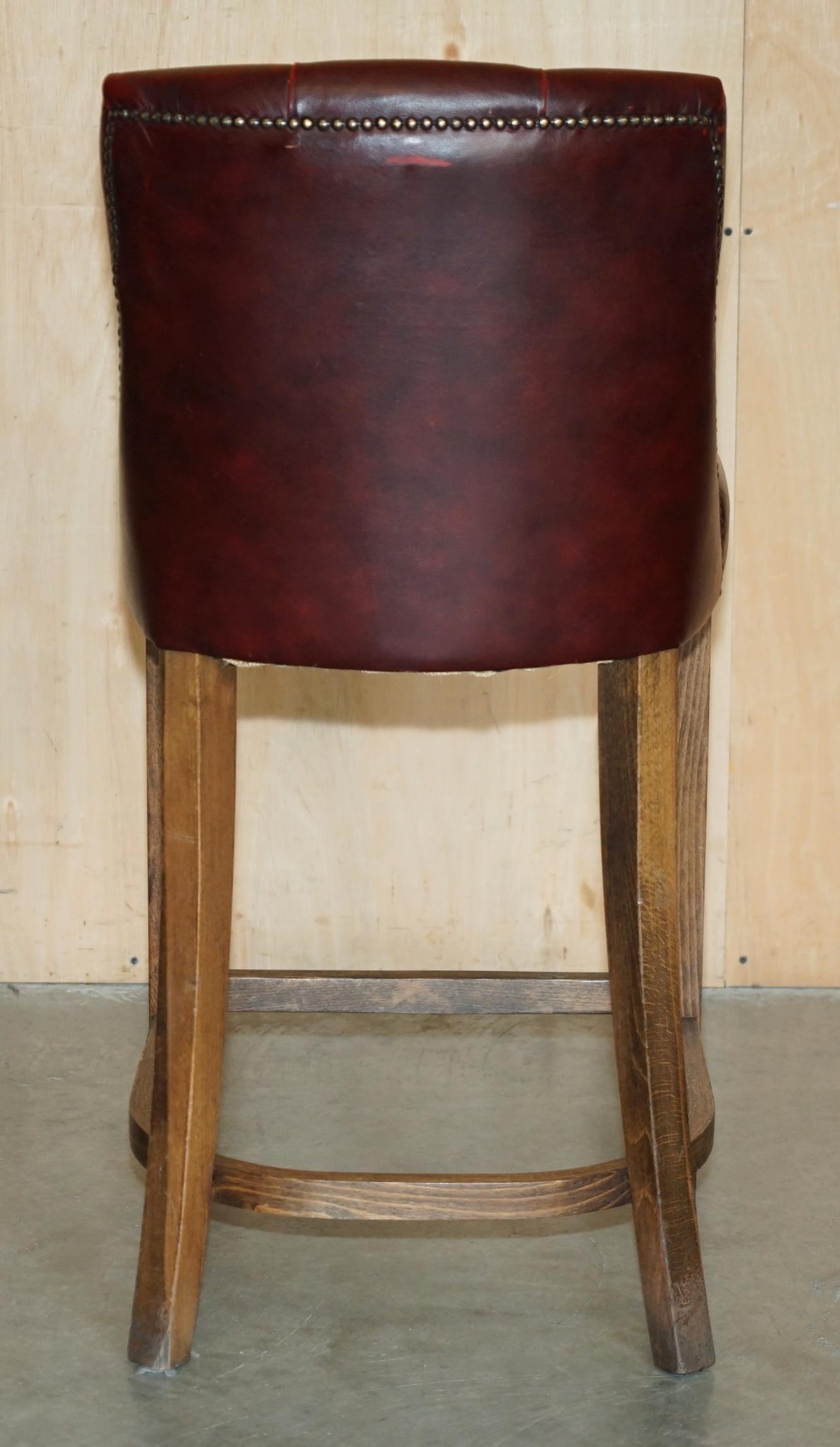 THREE VINTAGE OXBLOOD LEATHER CHESTERFIELD TUFTED KITCHEN DINER BAR STOOLs For Sale 1
