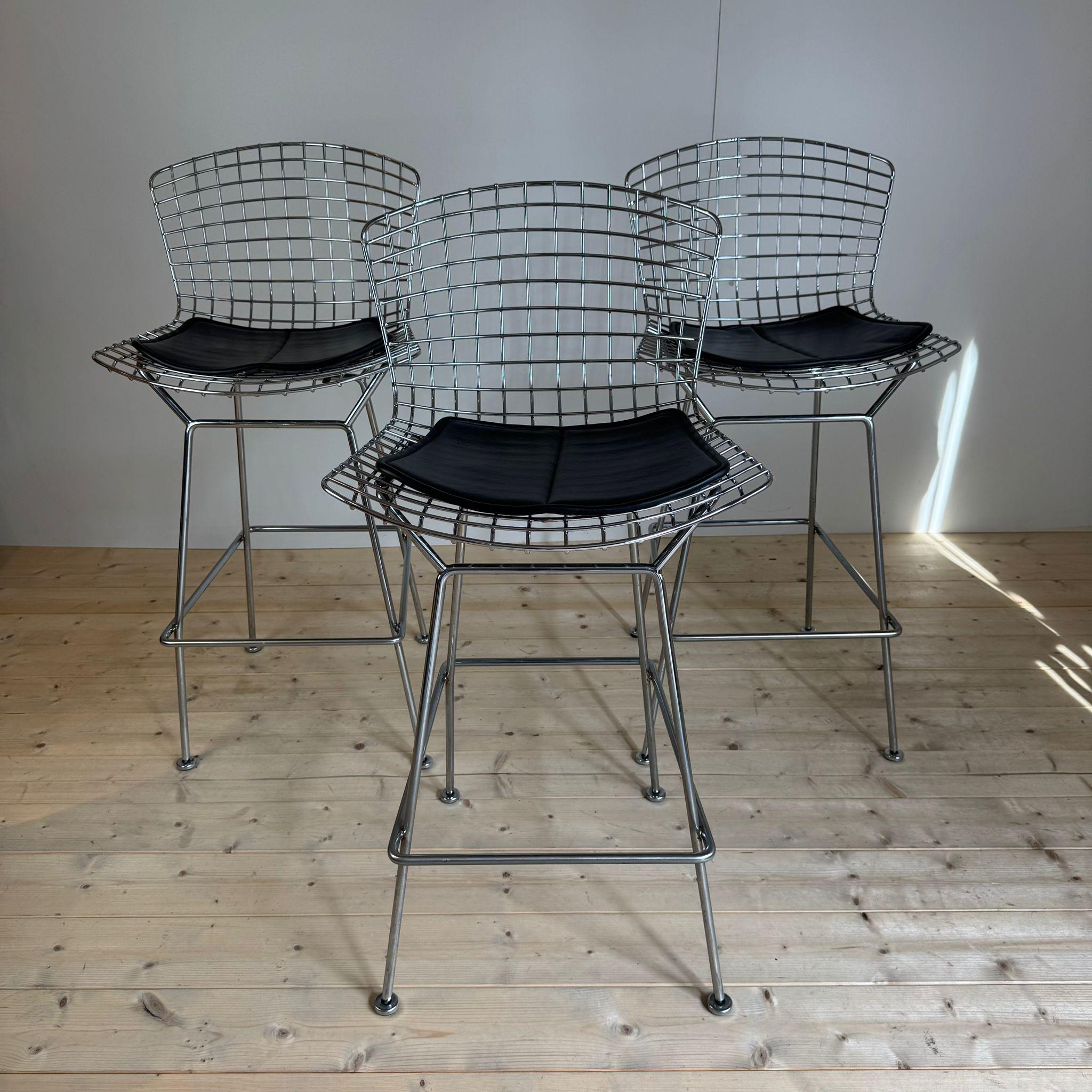 Drei alte Hocker, Harry Bertoia für Knoll (Moderne der Mitte des Jahrhunderts) im Angebot