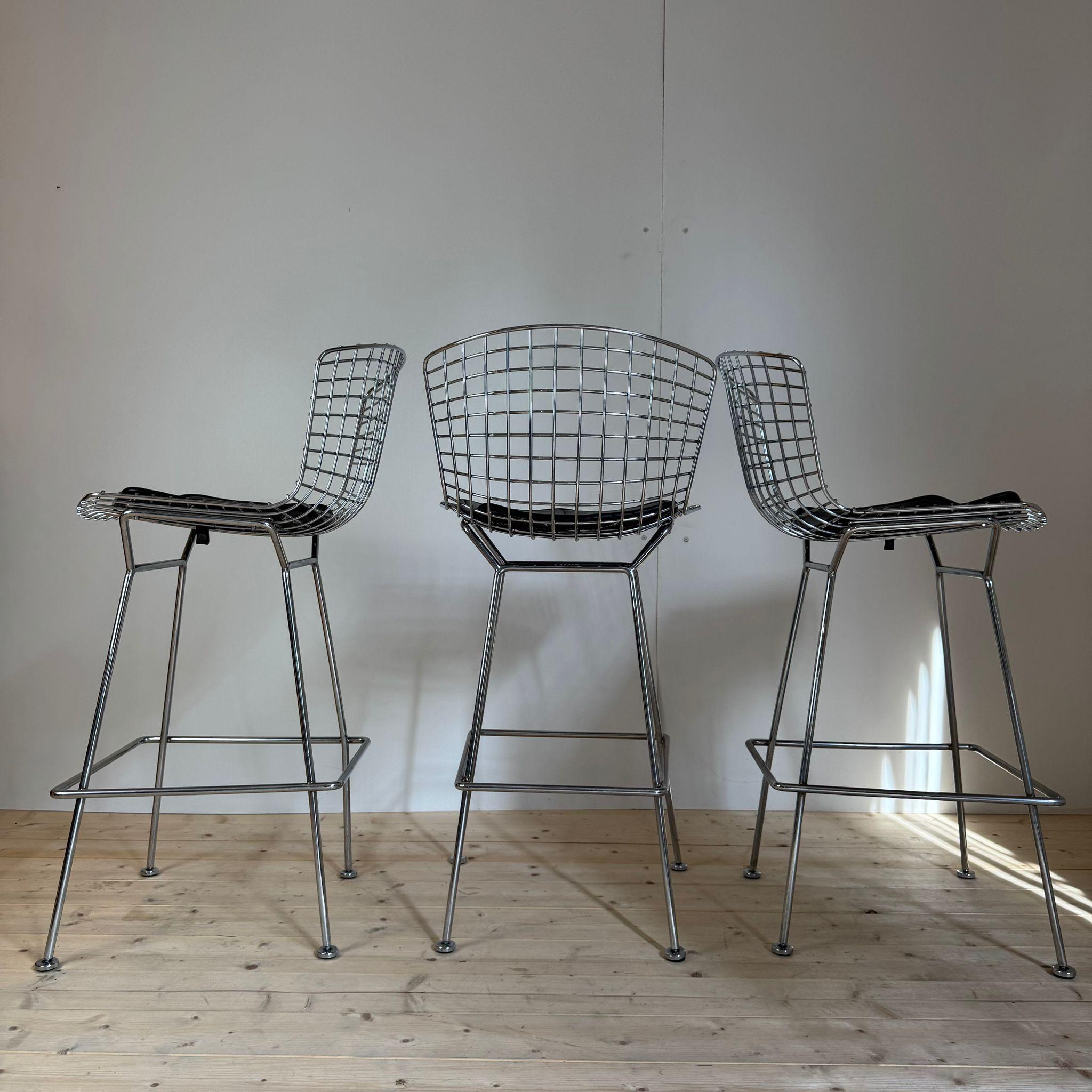Drei alte Hocker, Harry Bertoia für Knoll (American) im Angebot