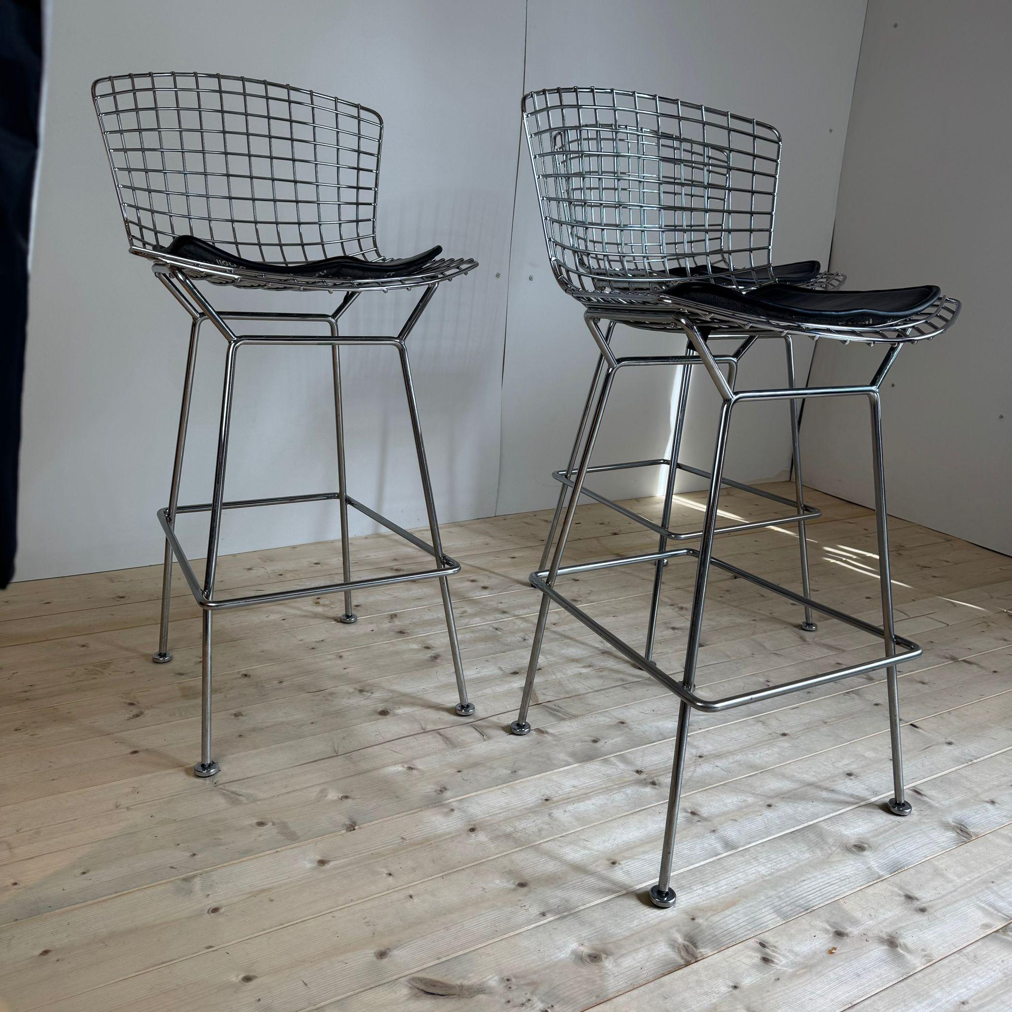Drei alte Hocker, Harry Bertoia für Knoll (Late 20th Century) im Angebot