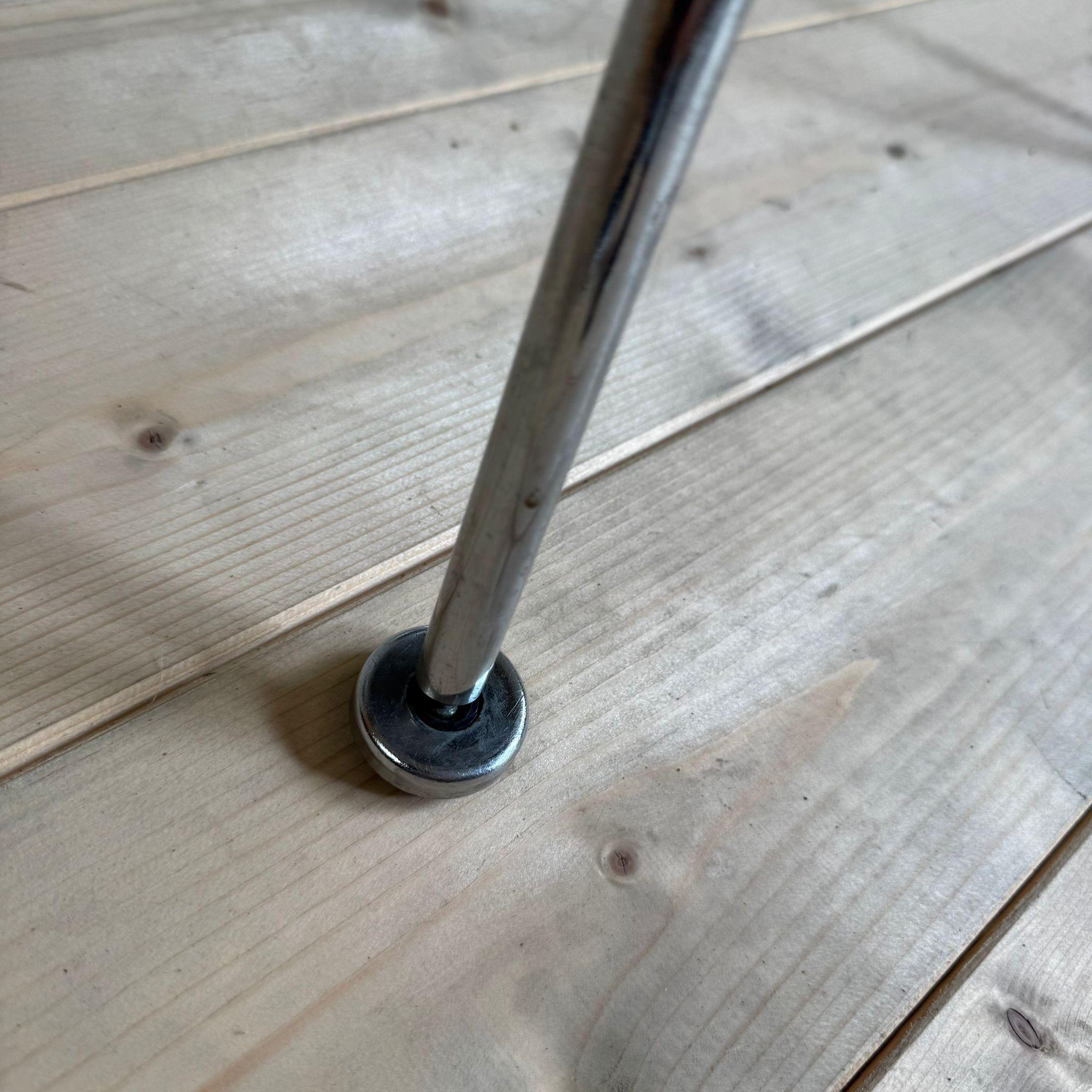 Drei alte Hocker, Harry Bertoia für Knoll im Angebot 3