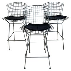 Drei alte Hocker, Harry Bertoia für Knoll