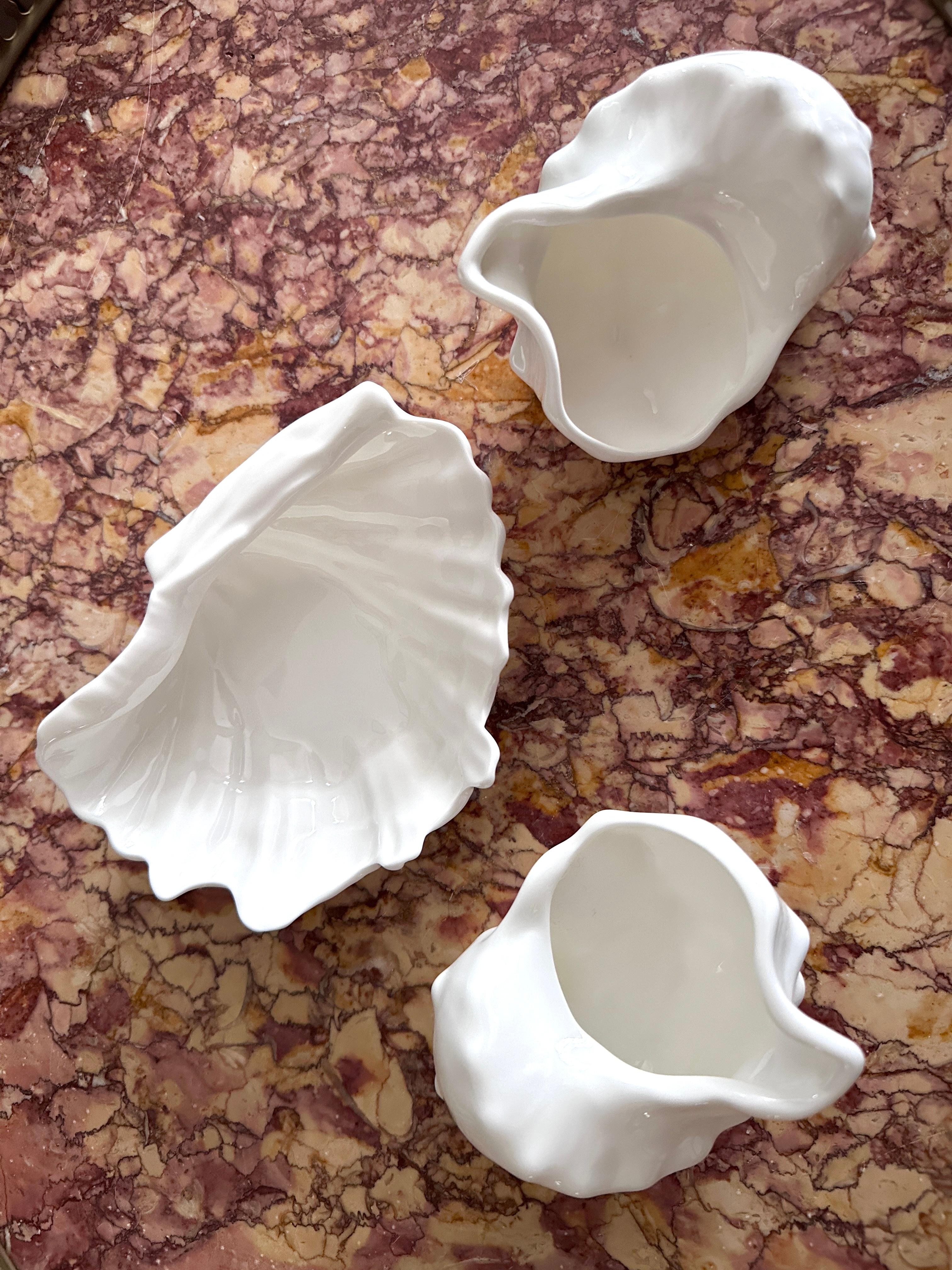 Three Wedgwood Bone China Nautilus Collection Shells In Good Condition For Sale In Doraville, GA