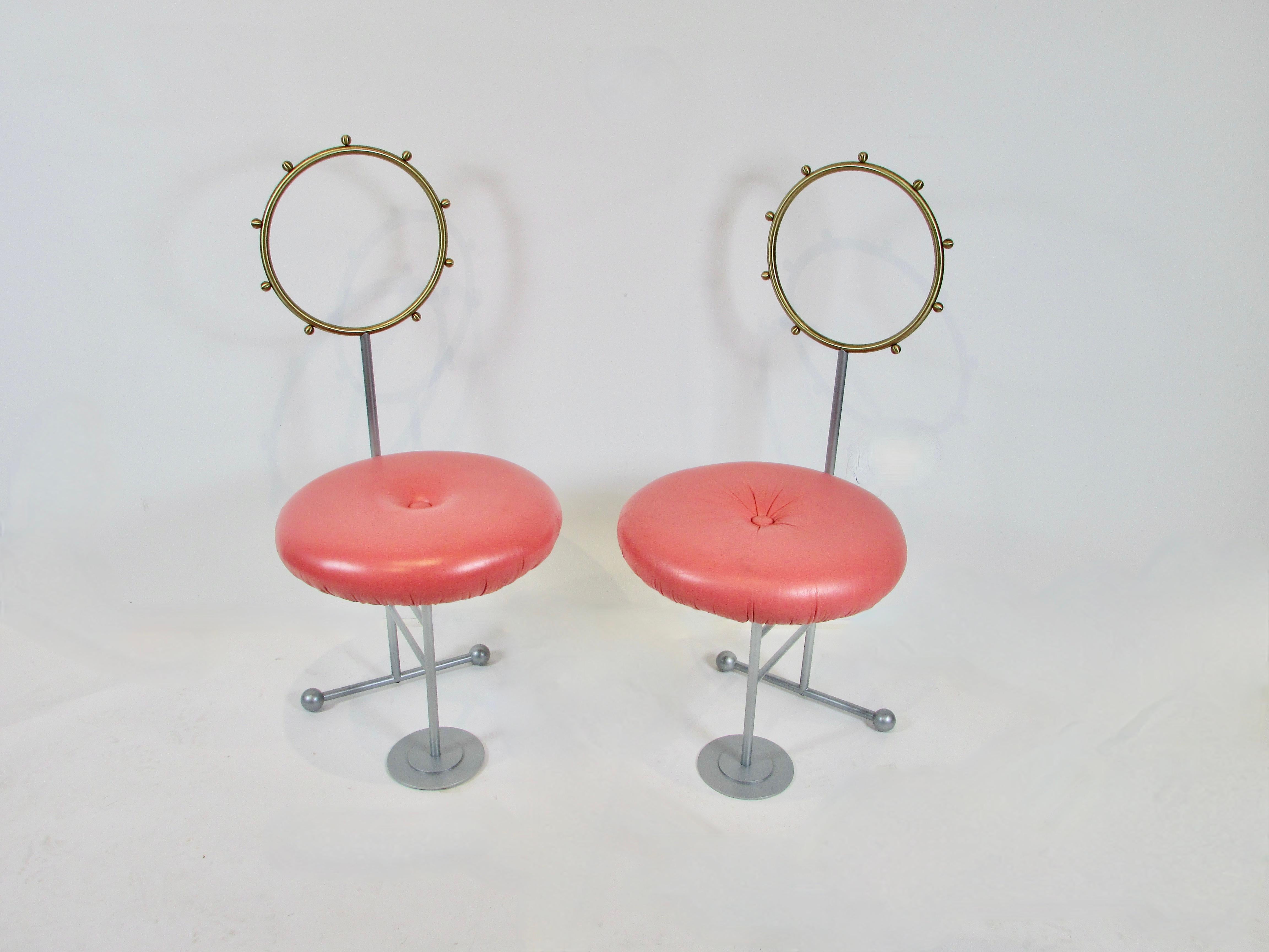 Postmoderne Trois chaises d'appoint fantaisistes Sawaya et Moroni de style Memphis postmoderne en vente