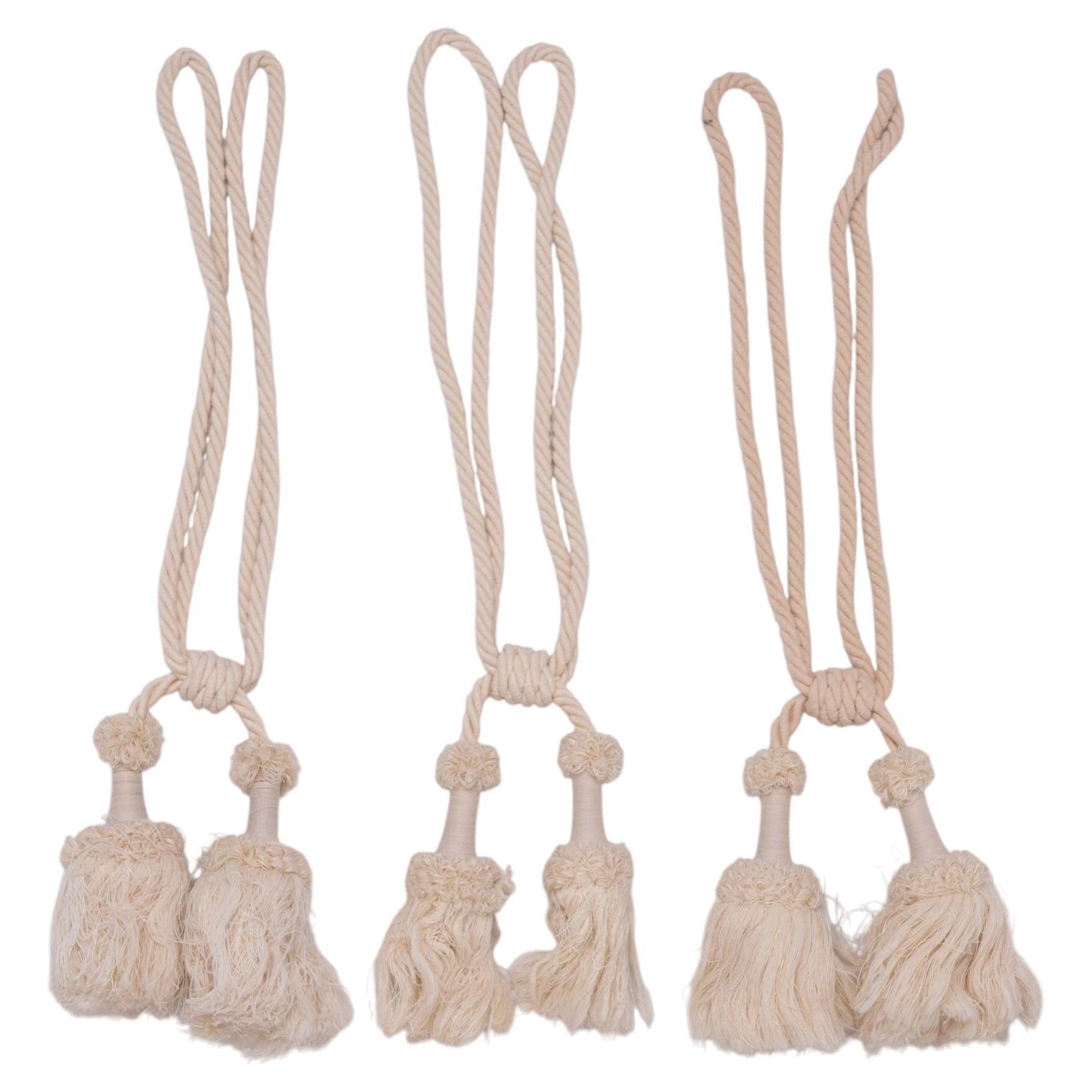 Trois embrasses pour rideaux en coton blanc, Italie