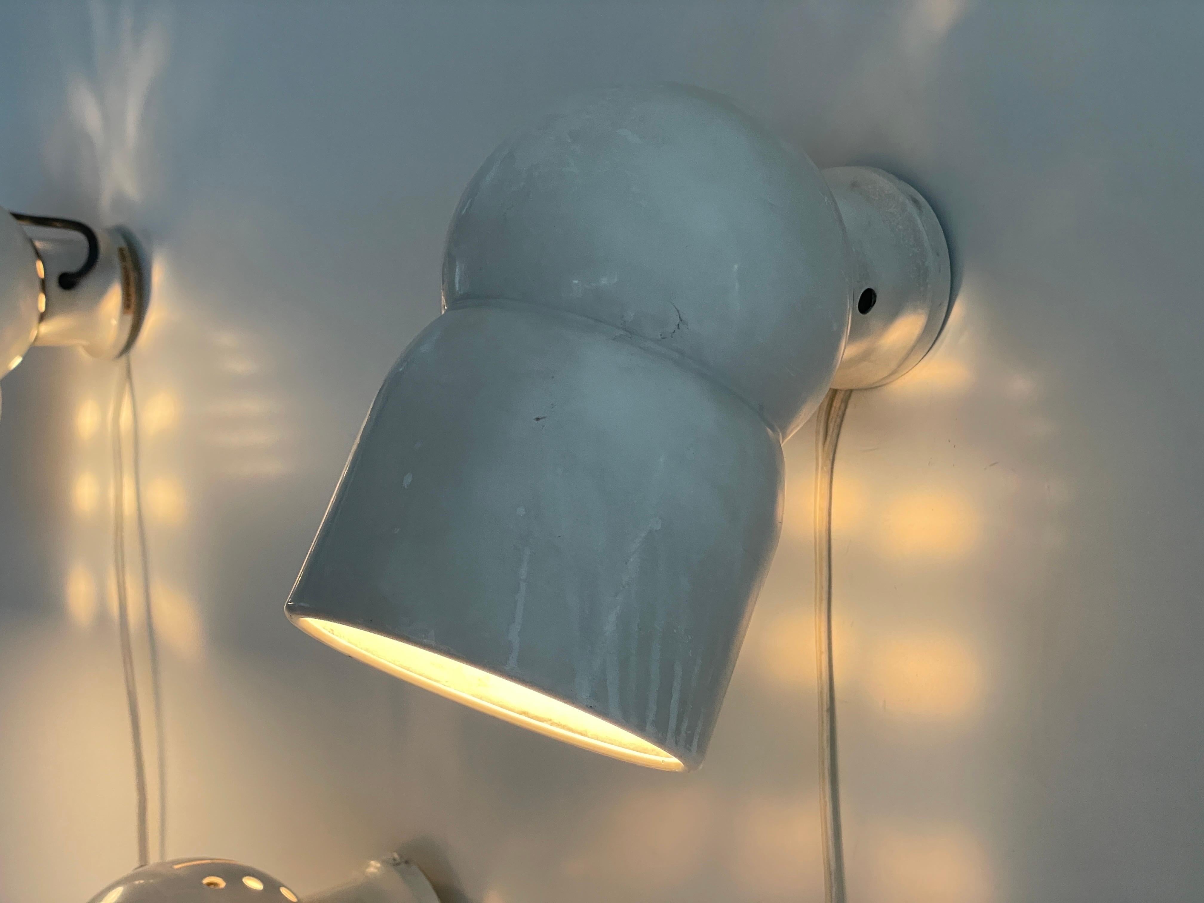 Drei Wandlampen aus weißem Metall von Martinelli Luce, 1960er Jahre, Italien im Angebot 7