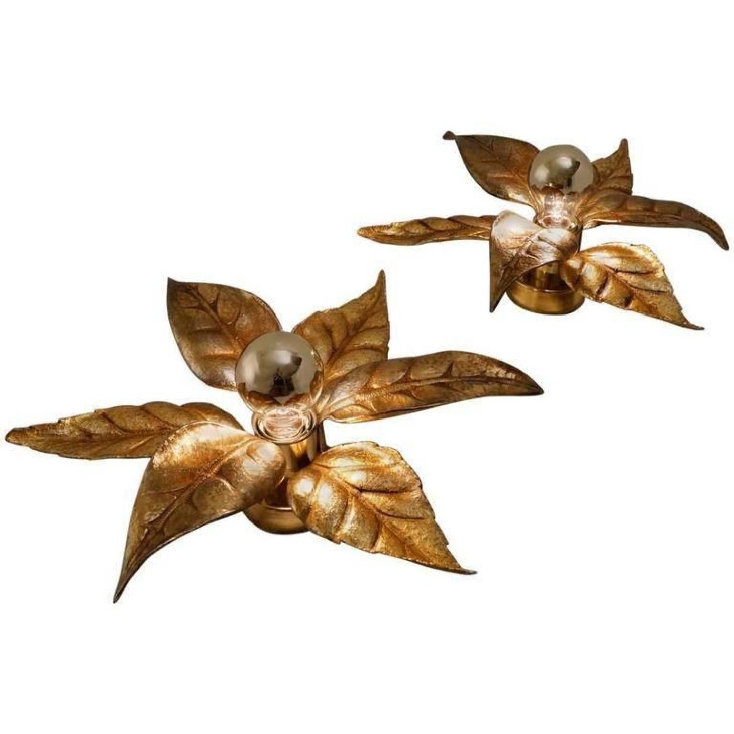 Trois lampes de plafond ou murales à fleurs en laiton de style Willy Daro Bon état - En vente à Rijssen, NL