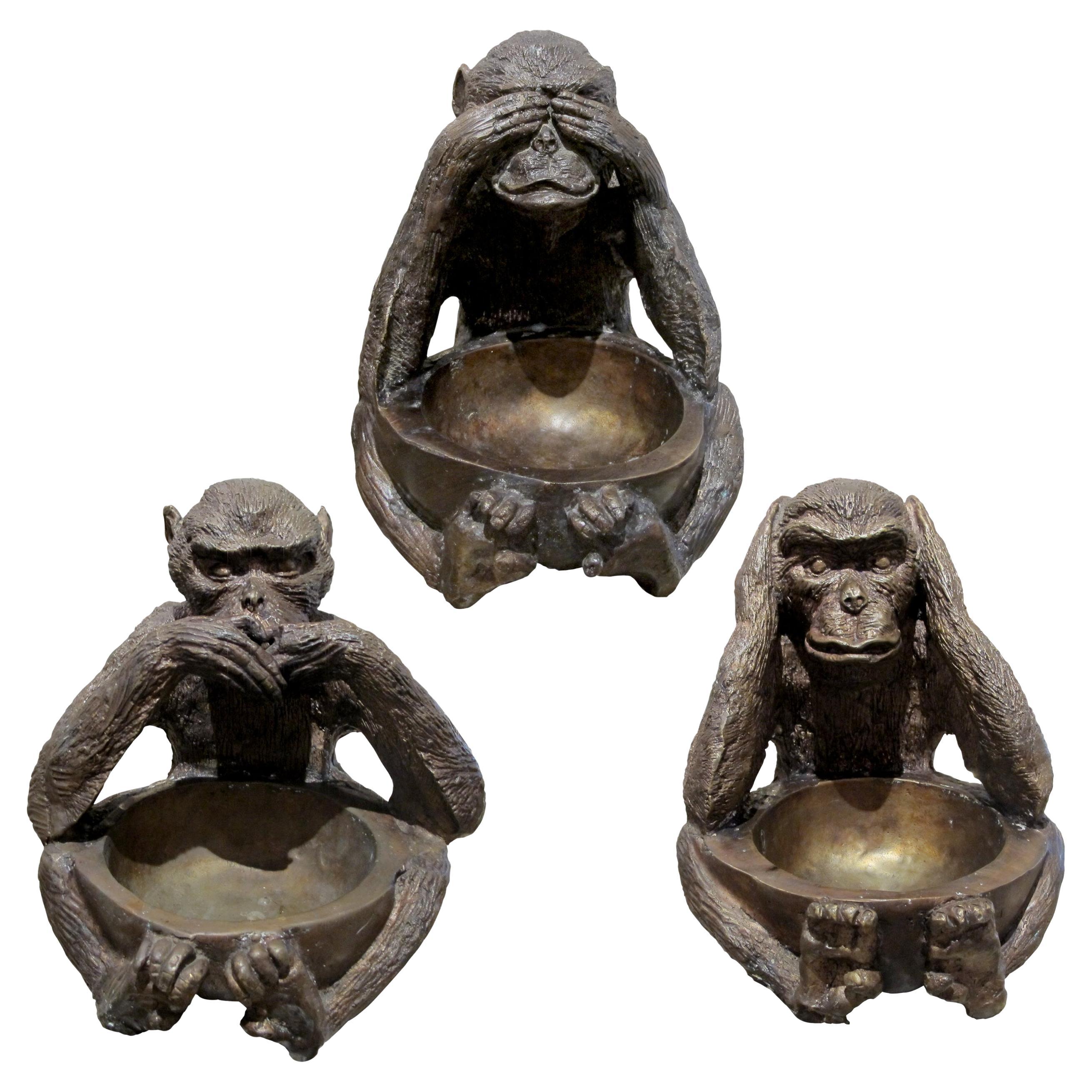Sculture in bronzo di tre scimmie sagge "Non vedere il male, non sentire il male, non parlare del male".
