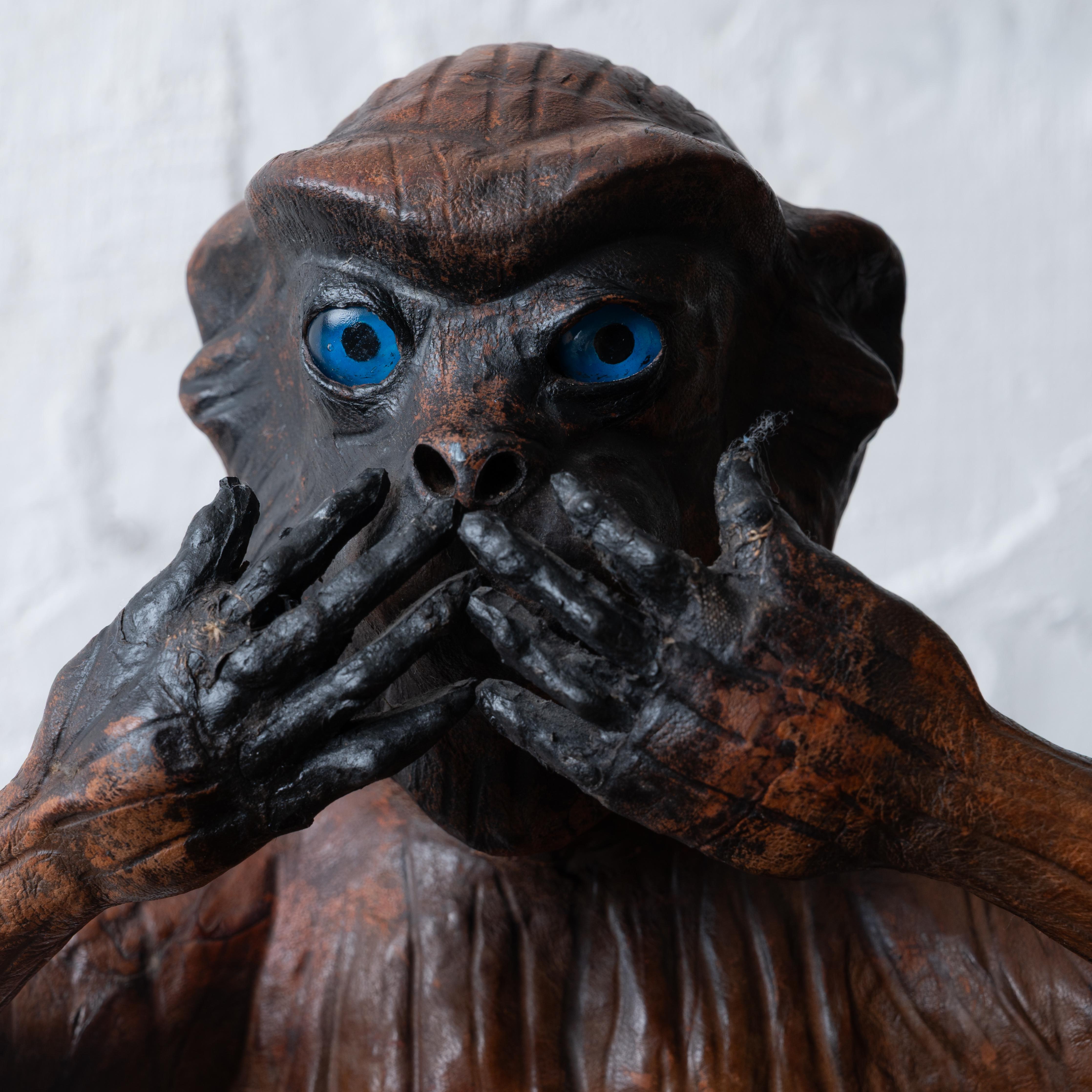 Sculptures en cuir des trois singes sages en vente 8