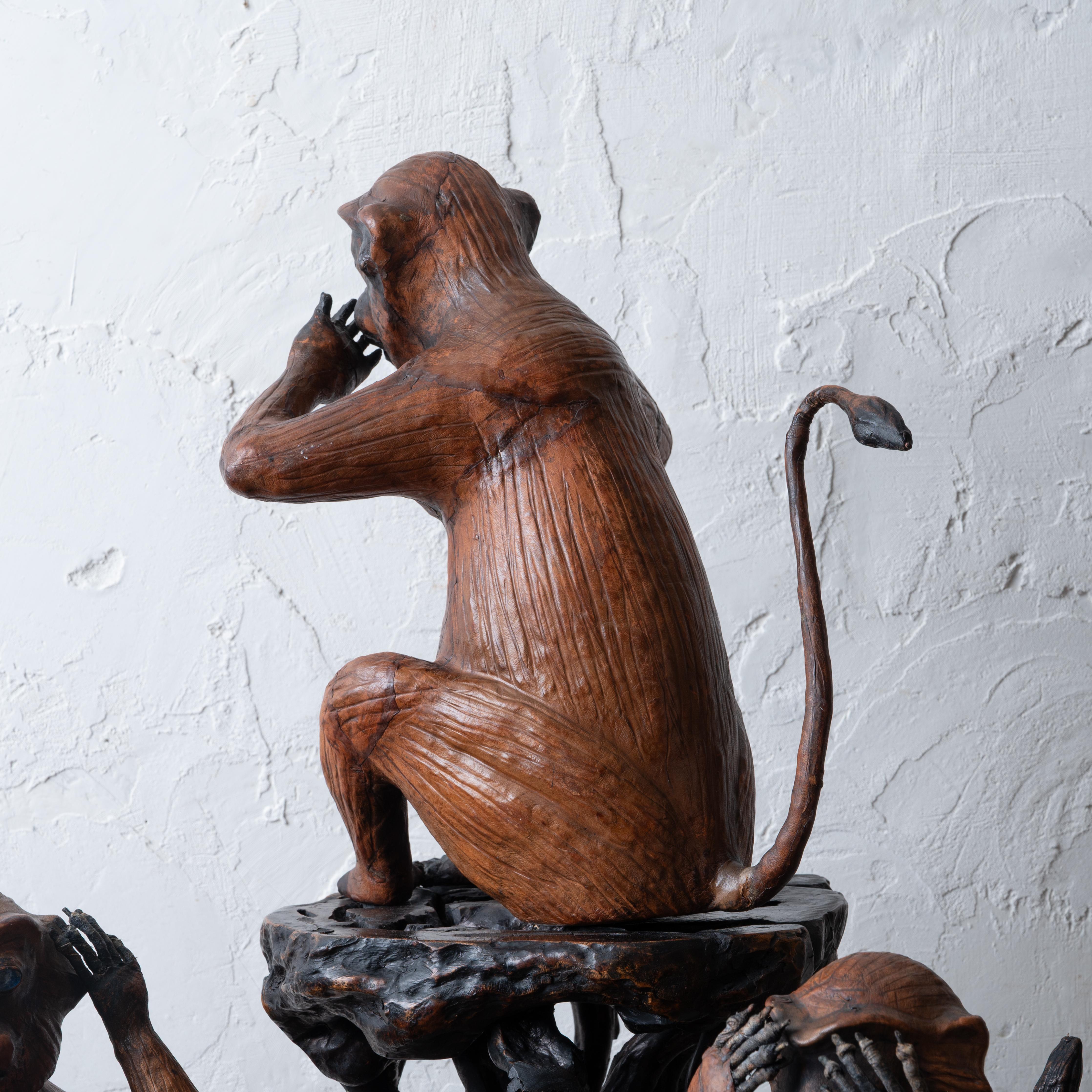 Sculptures en cuir des trois singes sages en vente 9