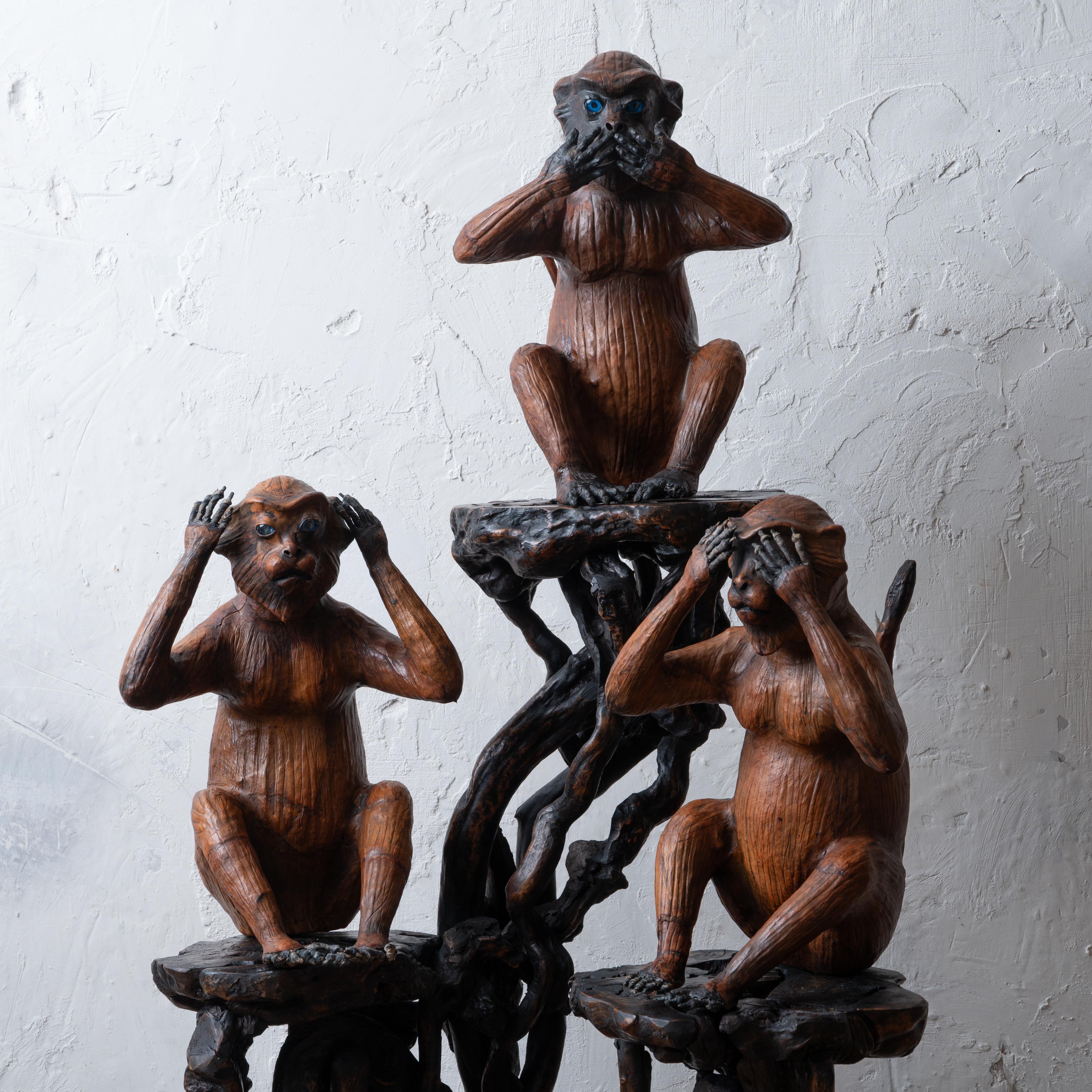 20ième siècle Sculptures en cuir des trois singes sages en vente