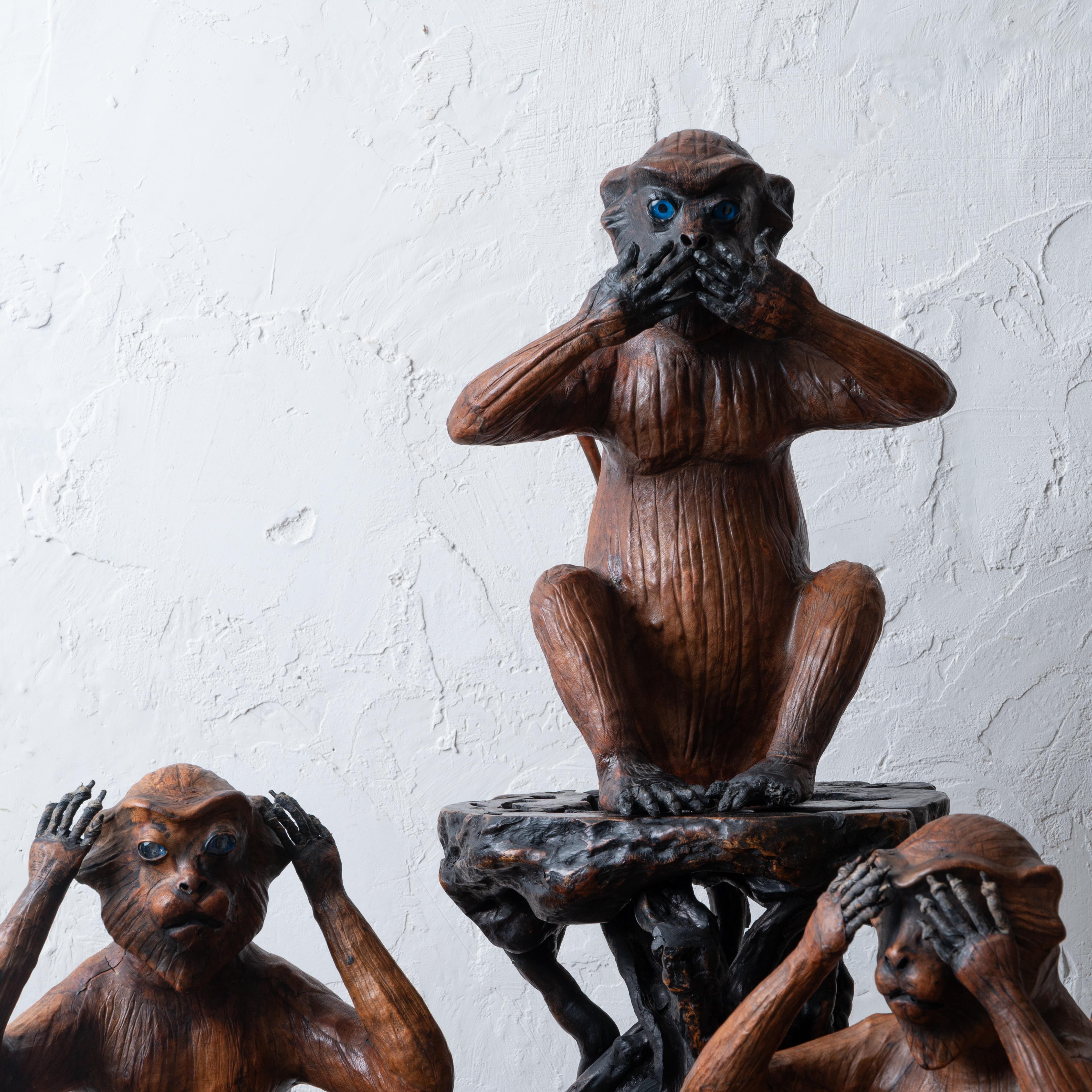 Cuir Sculptures en cuir des trois singes sages en vente