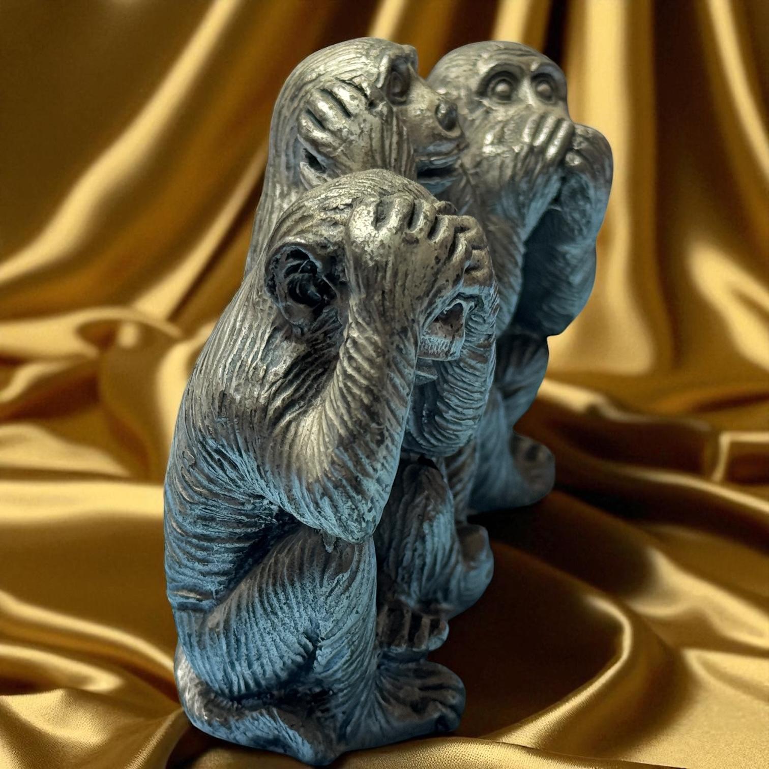 Statue sculptée en métal « Trois singes sages singes », Allemagne, années 1960 en vente 3