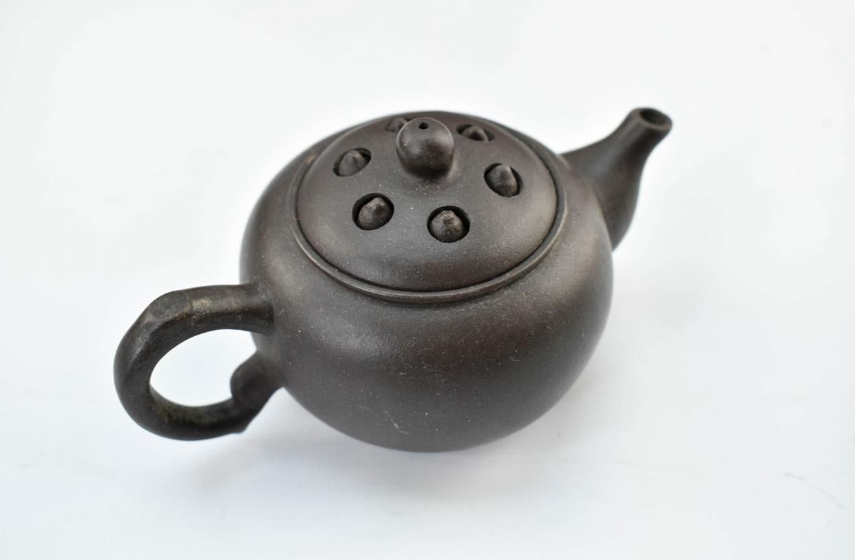 Three yixing teapots in a velvet lined box. Each teapot is a different color. For Sale 3