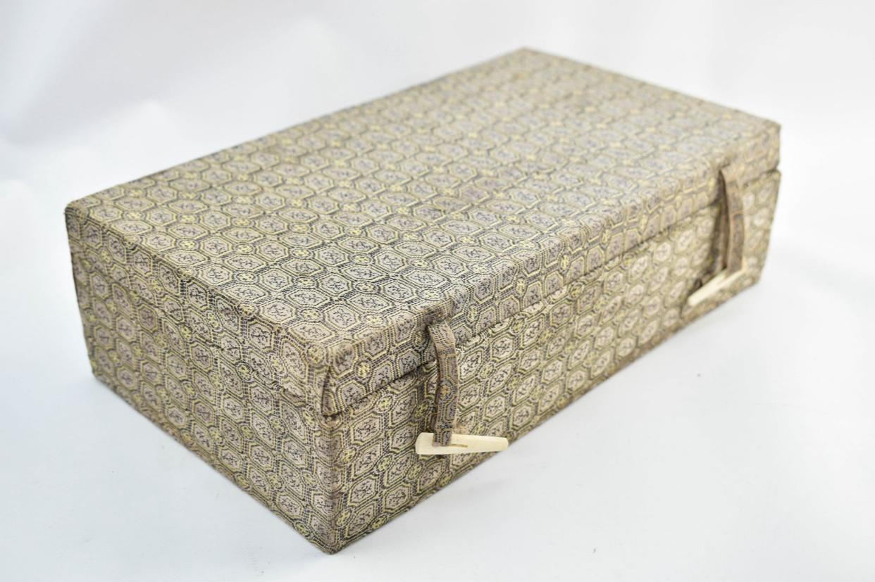 Qing Three yixing teapots in a velvet lined box. Each teapot is a different color. For Sale