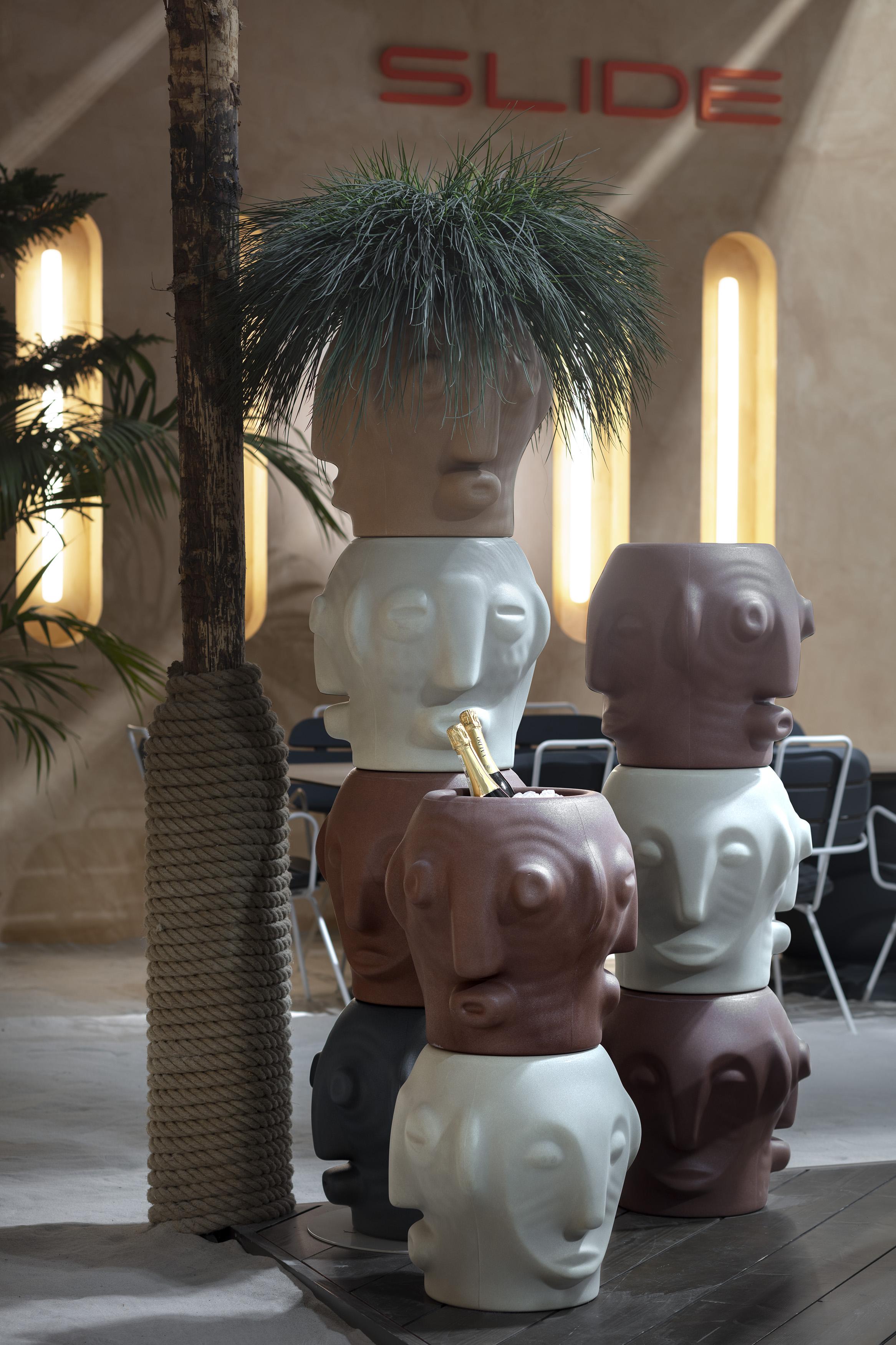Italiano Totem rosso fuoco Threebù 3 di Marcantonio in vendita